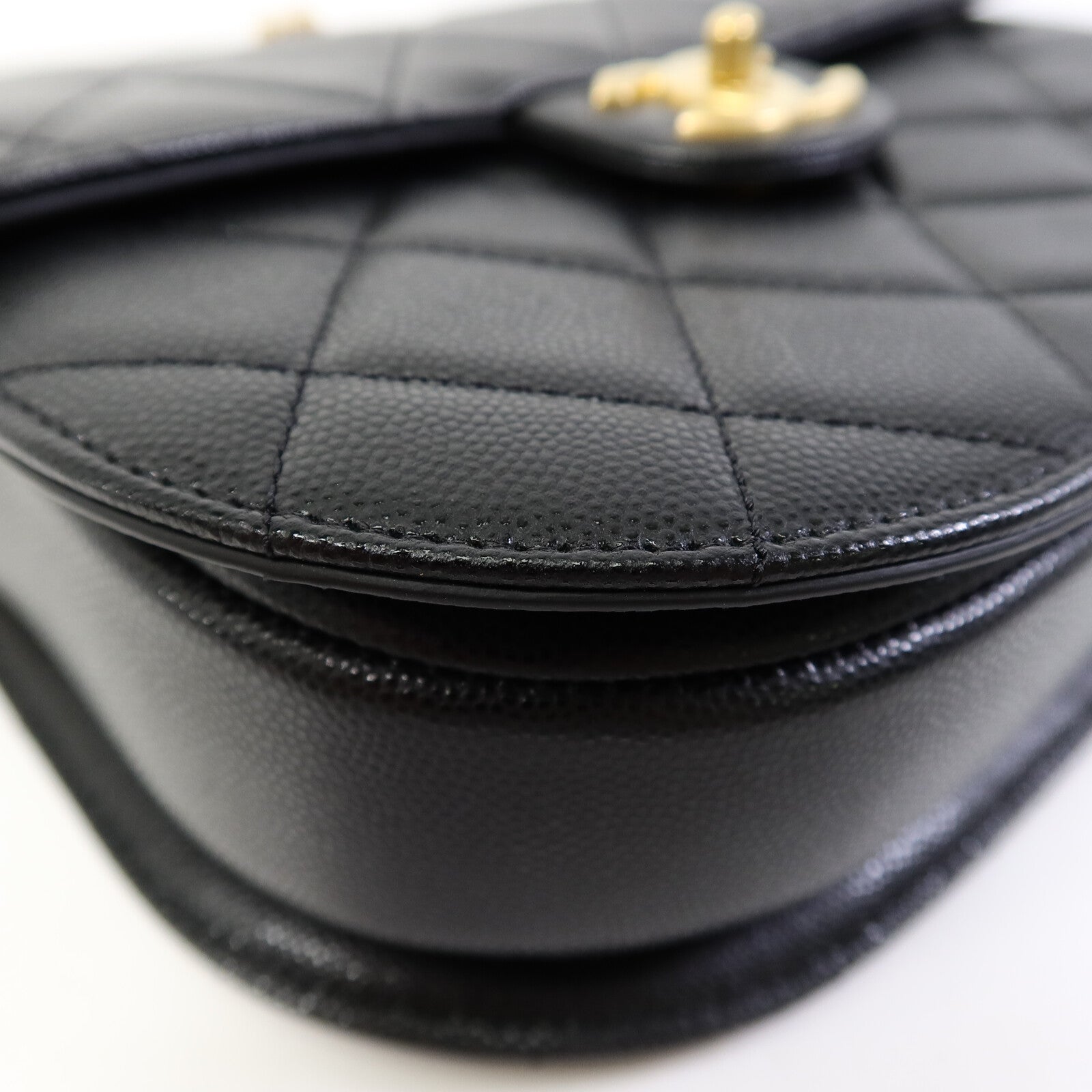 CHANEL 牛皮皮革Half Moon Flap Messenger Bag金扣鏈帶肩背袋