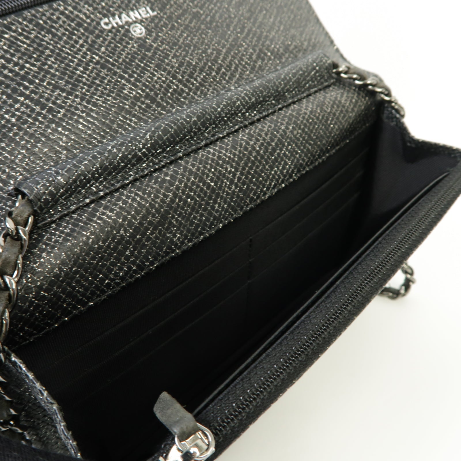 CHANEL 菱格牛皮皮革/閃粉WOC Wallet On Chain銀扣鏈帶肩背袋銀色/黑色