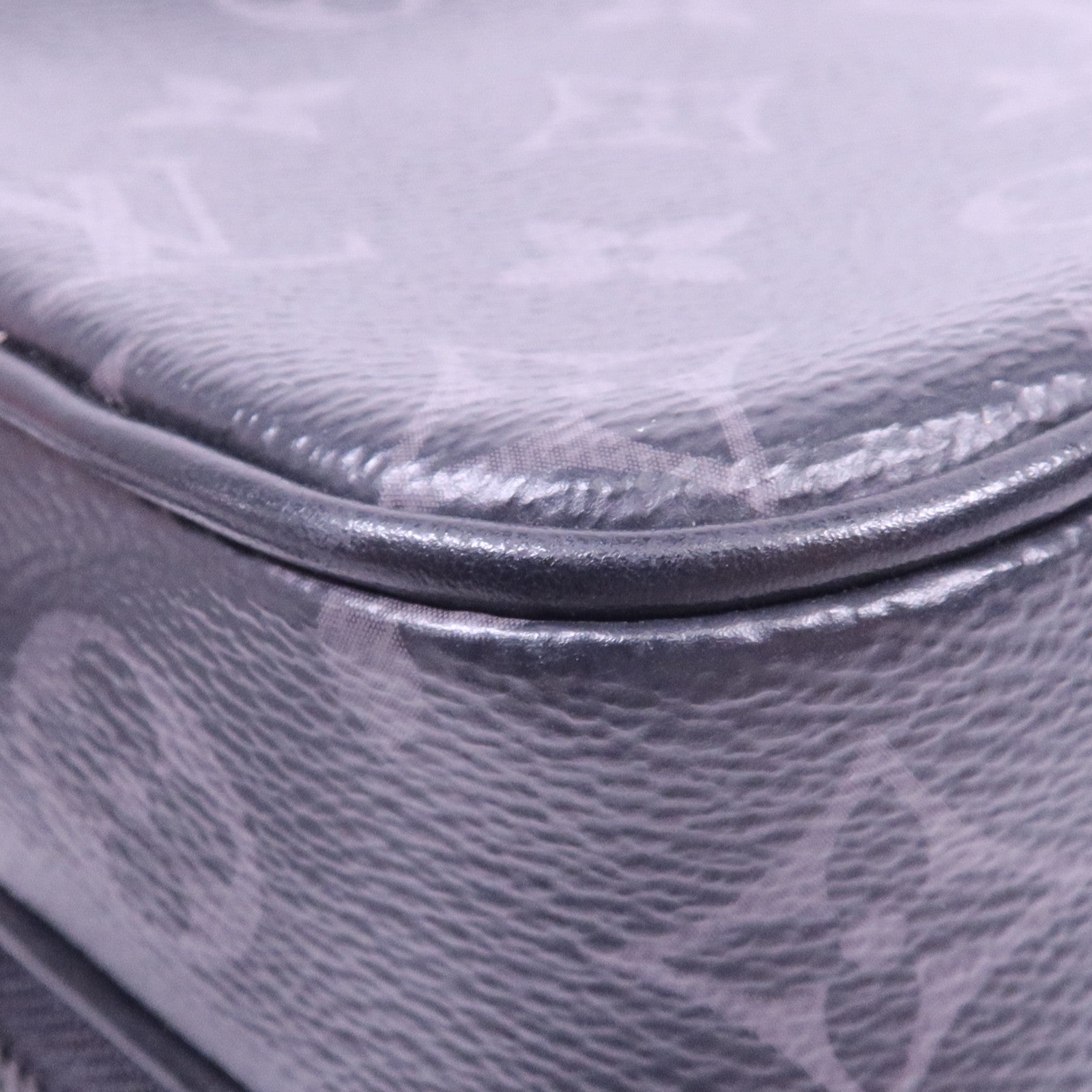LOUIS VUITTON Monogram Eclipse Alpha Wearable Wallet肩背袋