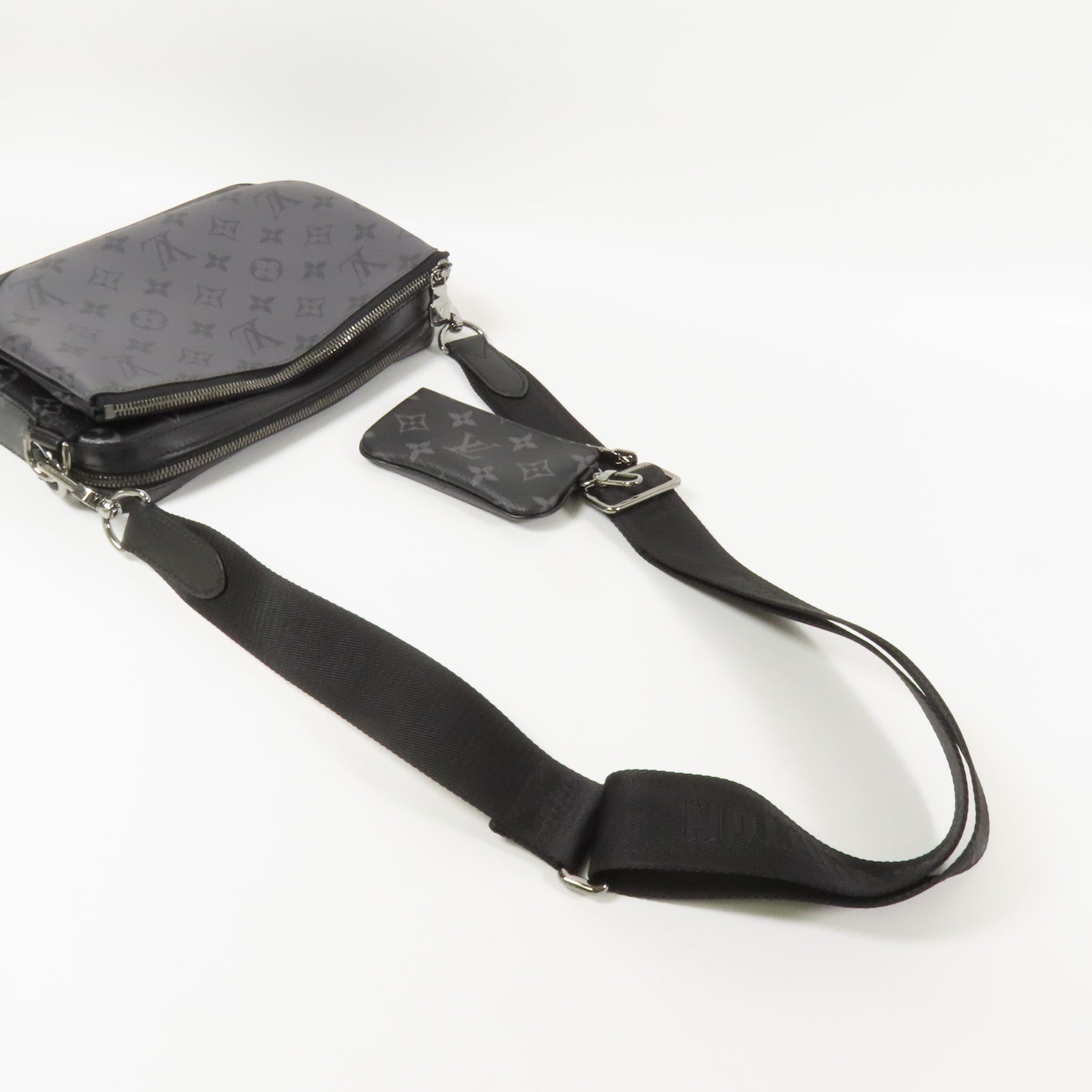 LOUIS VUITTON Monogram Eclipse Reverse Trio Messenger銀扣肩背袋灰色