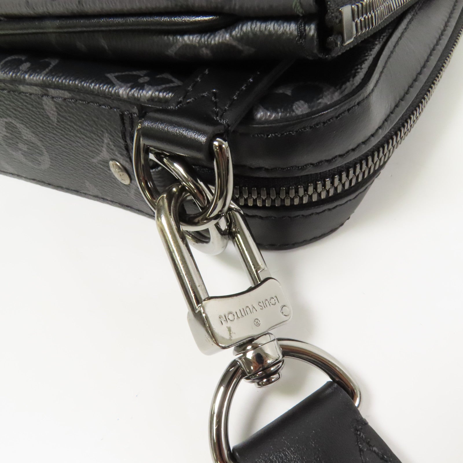 LOUIS VUITTON Monogram Eclipse Reverse Trio Messenger銀扣肩背袋灰色