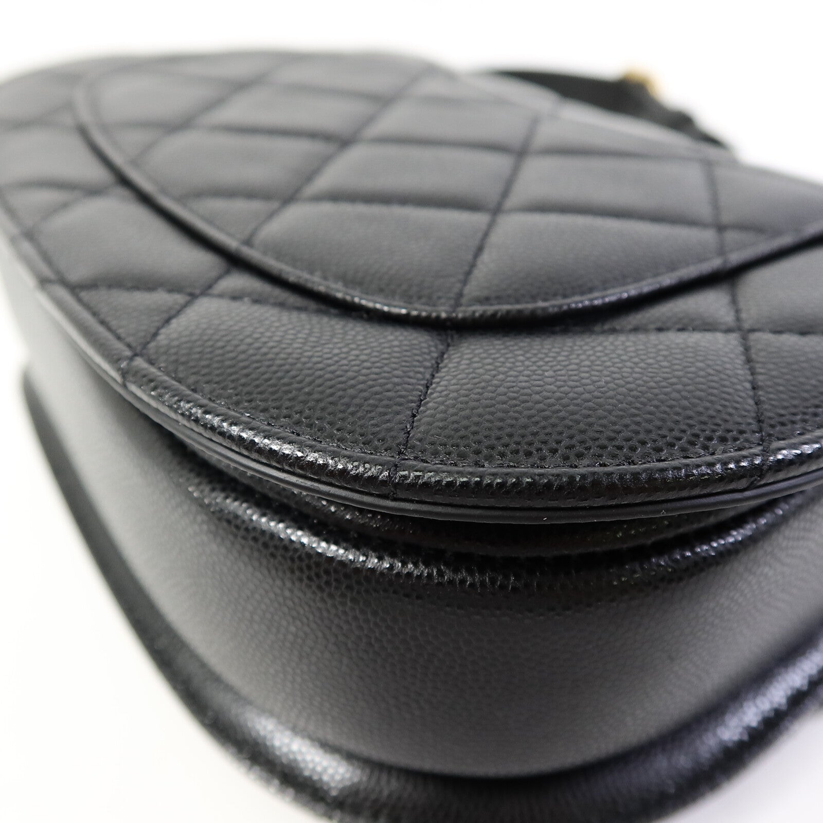 CHANEL 牛皮皮革Half Moon Flap Messenger Bag金扣鏈帶肩背袋