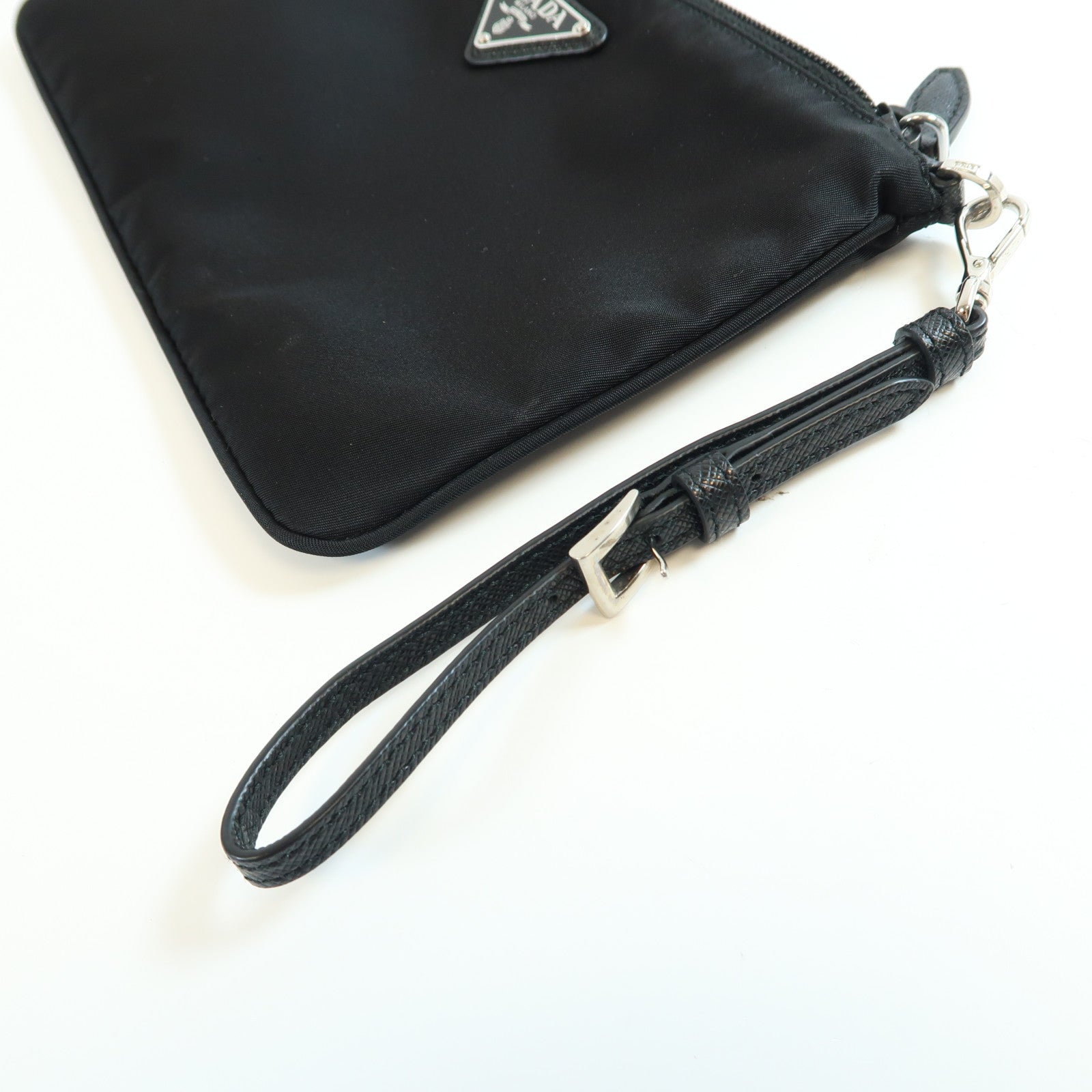 PRADA 尼龍Pouch銀扣手拿包