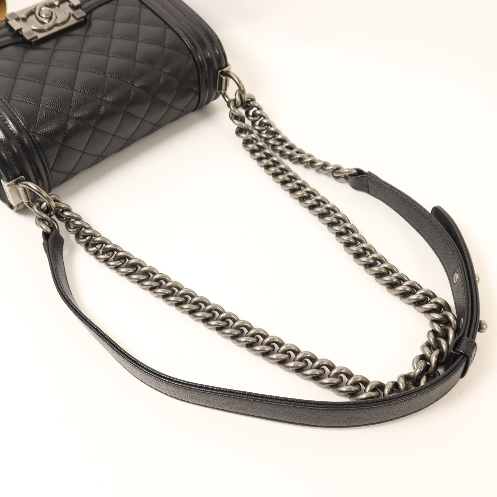 CHANEL 牛皮皮革Boy 20銀扣鏈帶肩背袋