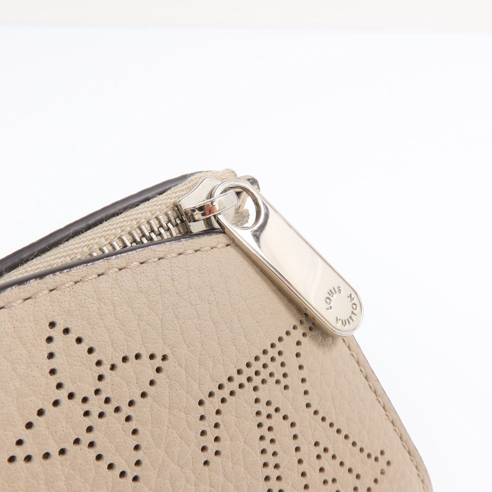LOUIS VUITTON Monogram Mahina Victorine銀扣錢包