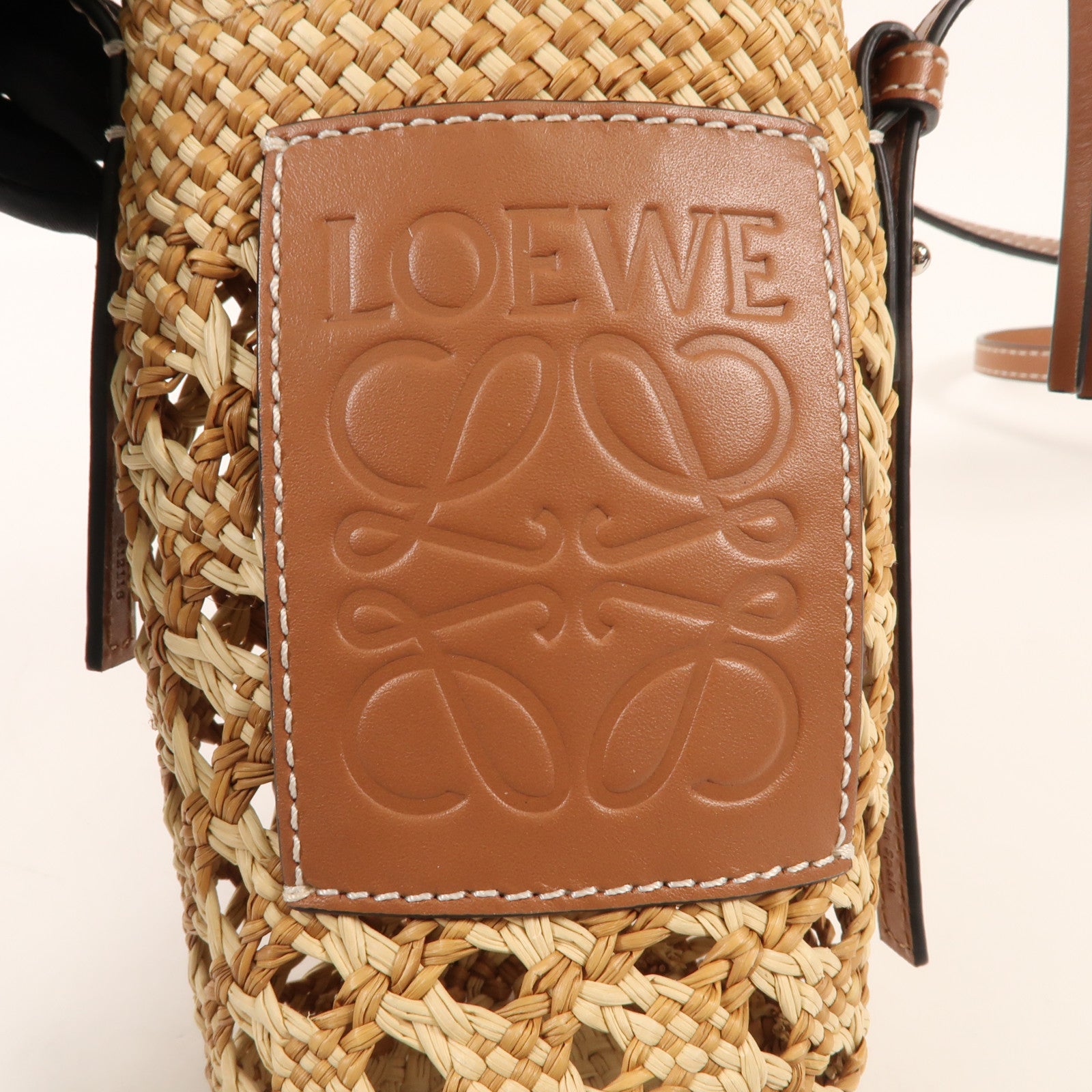 LOEWE 酒椰Cylinder Pocket Bag銀扣肩背袋