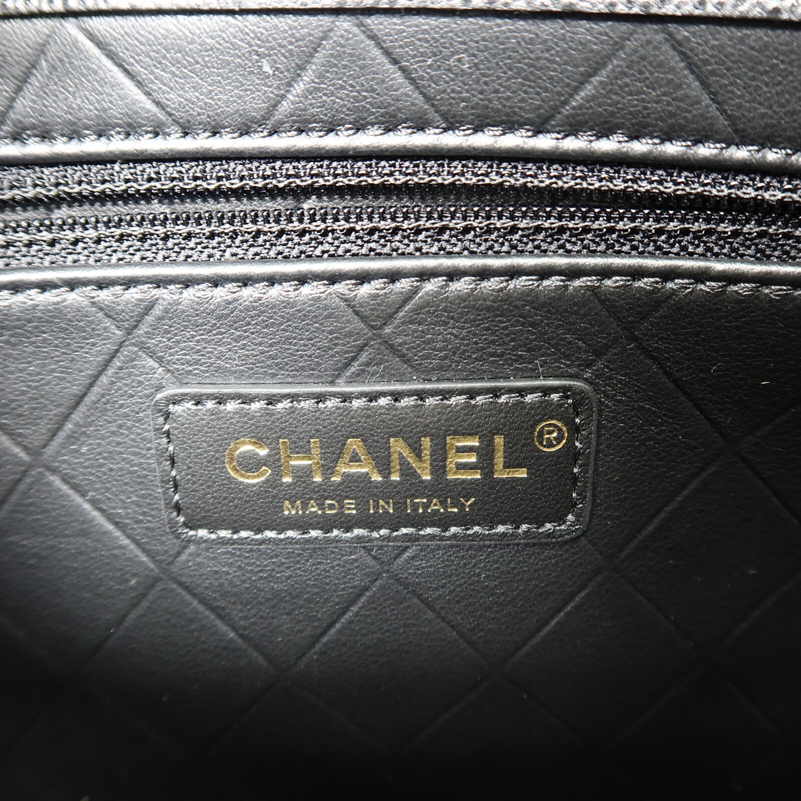 CHANEL 牛皮皮革Half Moon Flap Messenger Bag金扣鏈帶肩背袋