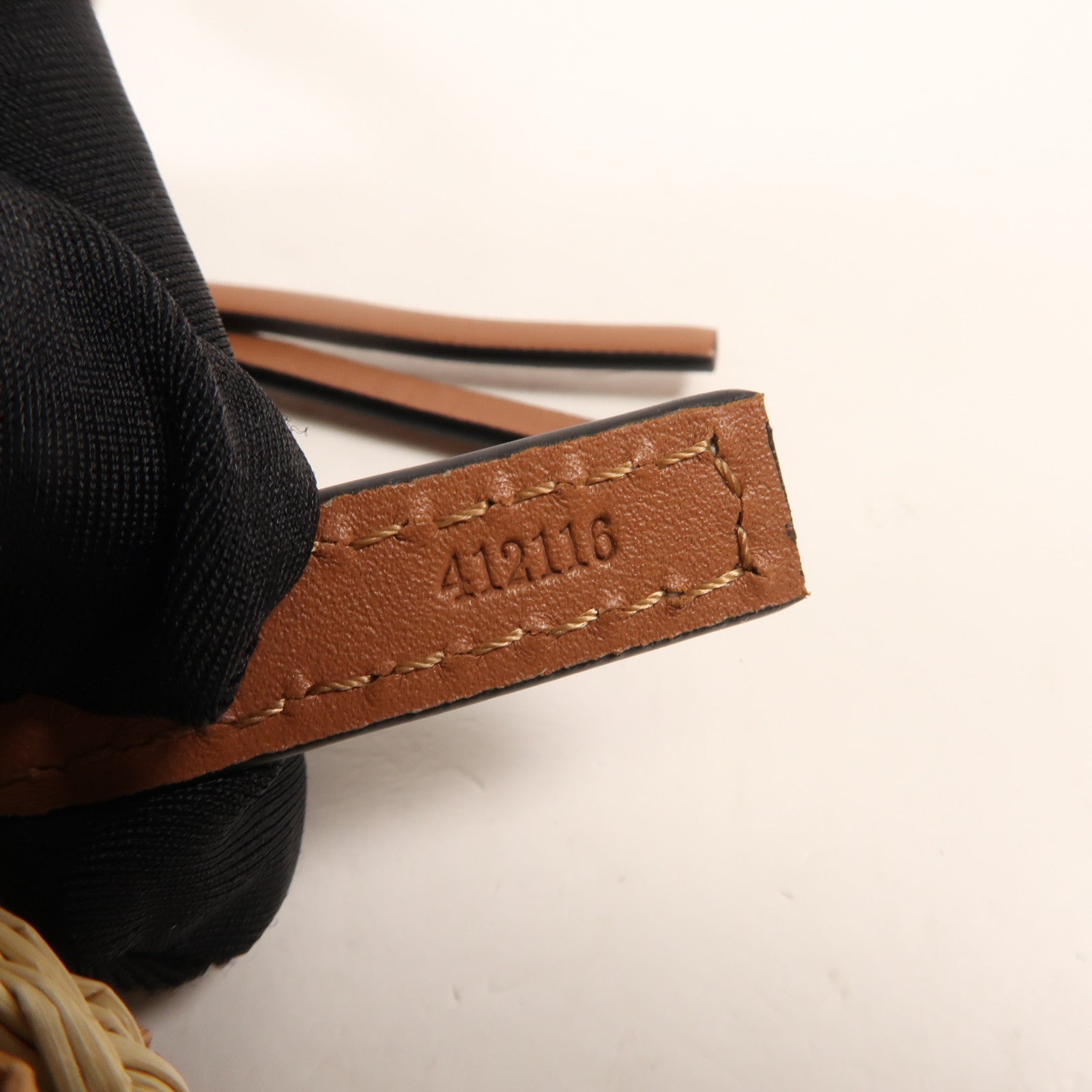 LOEWE 酒椰Cylinder Pocket Bag銀扣肩背袋