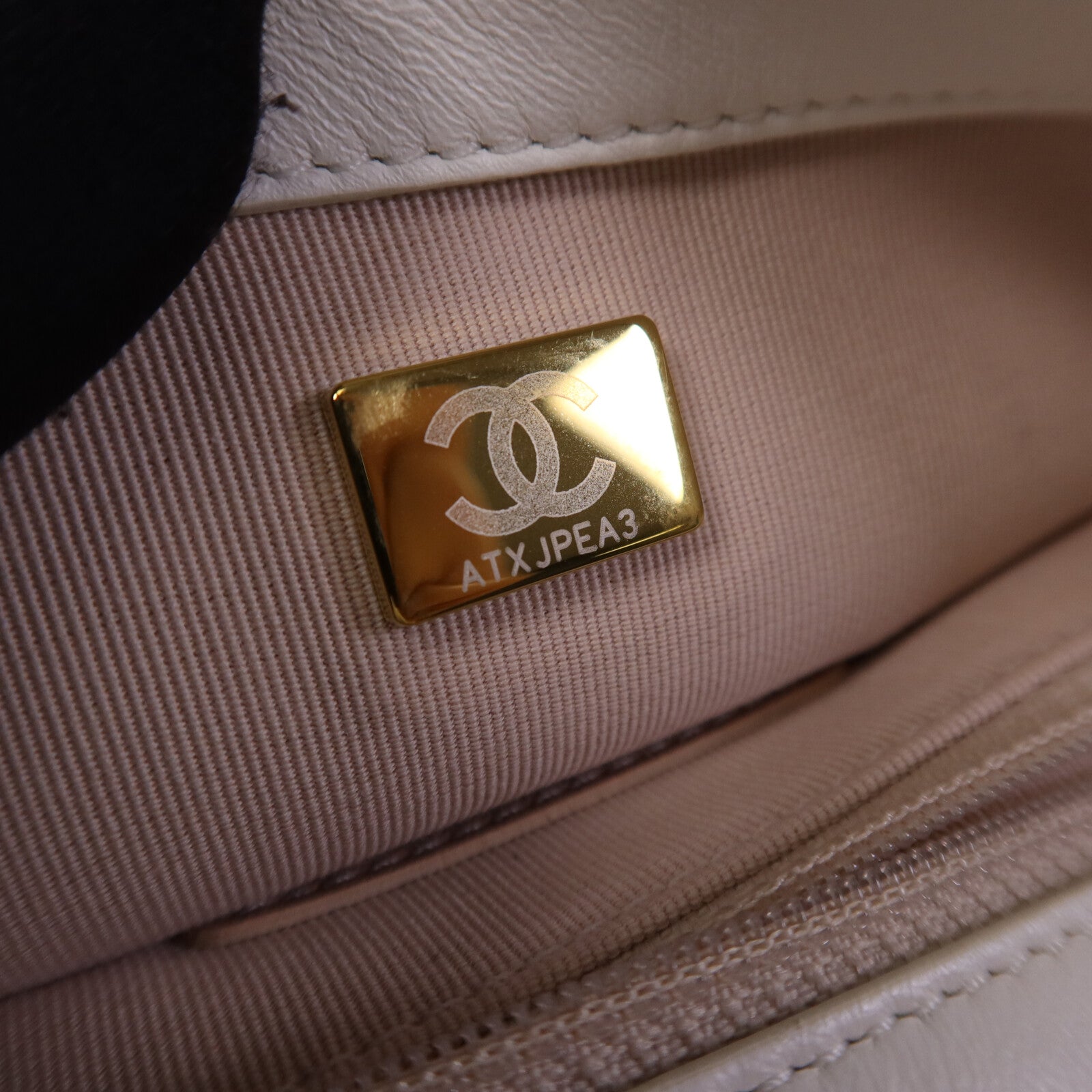 CHANEL 牛皮皮革Chain Shoulder Bag 金扣鏈帶肩背袋