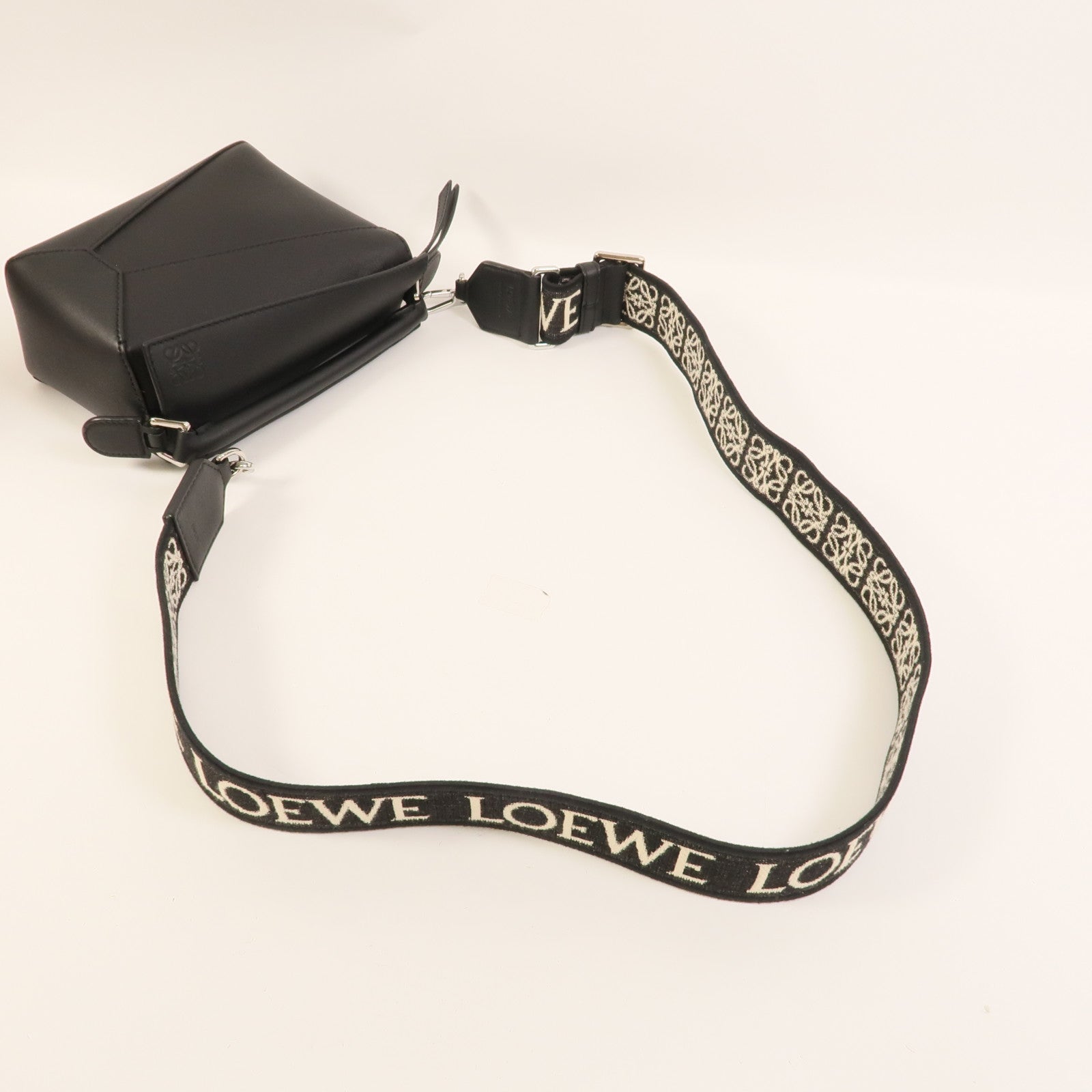 LOEWE 牛皮皮革Mini Puzzle手挽肩背兩用袋