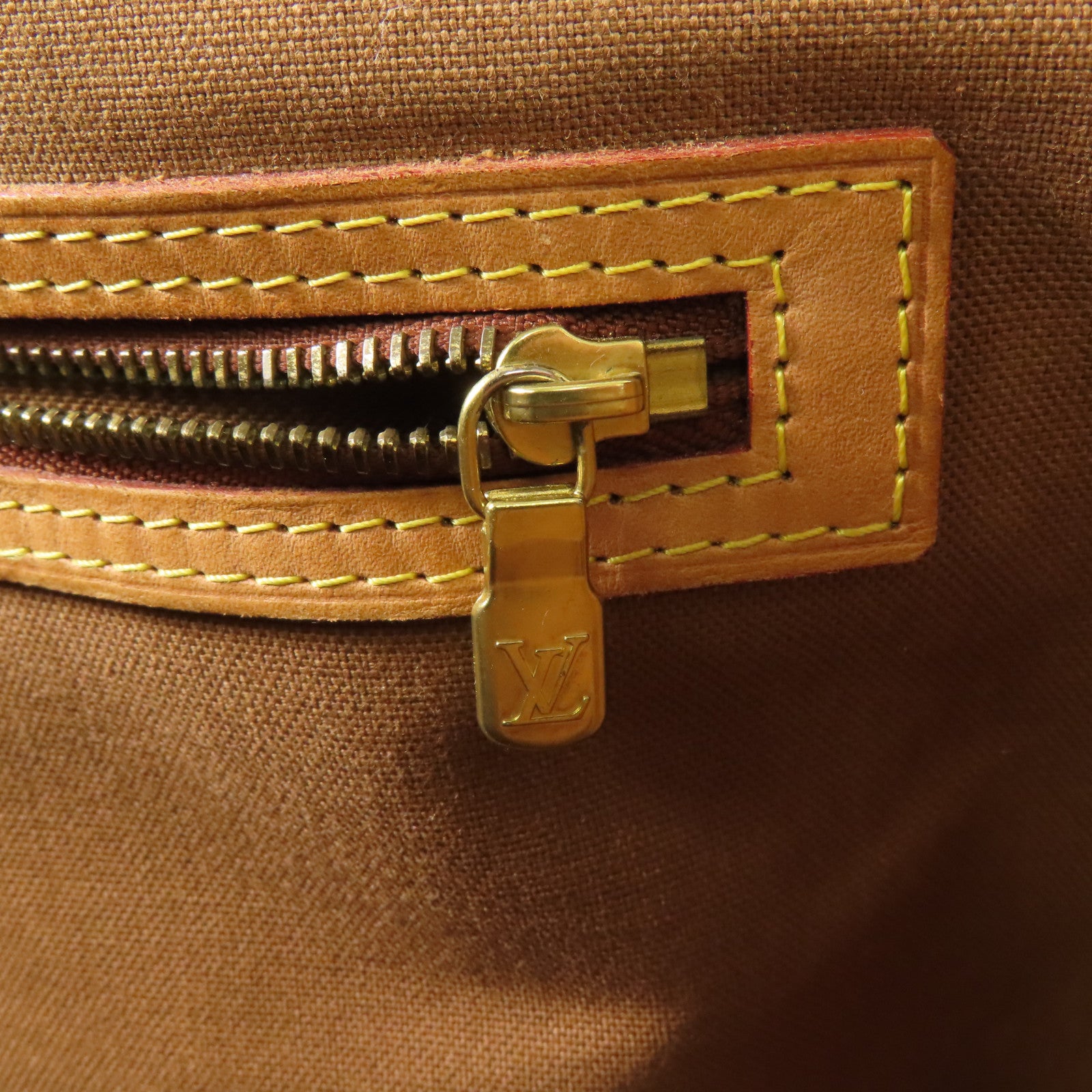 LOUIS VUITTON 【激減優惠】Monogram Abbesses金扣肩背袋