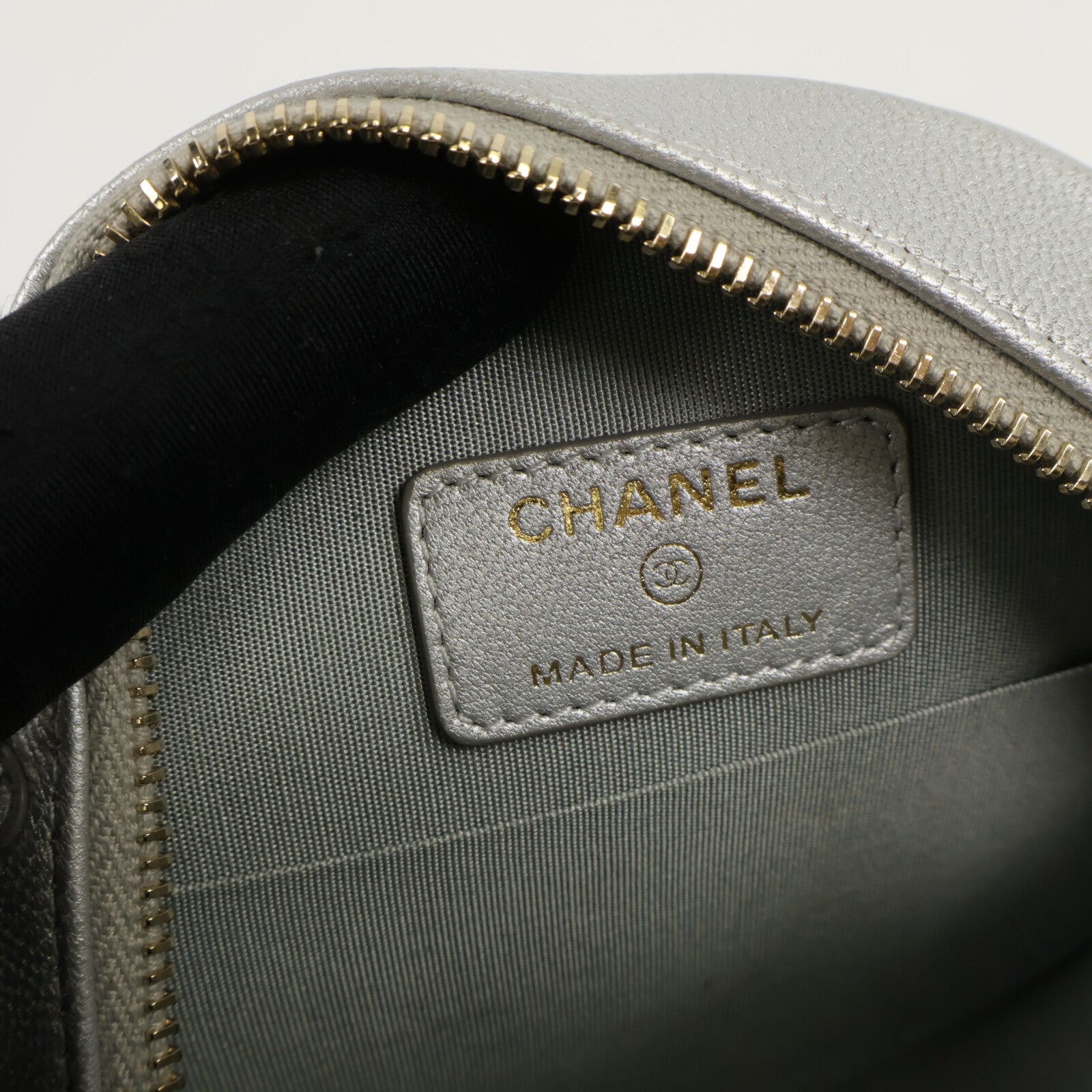 CHANEL 羊皮皮革C19 Round Clutch鏈帶肩背袋