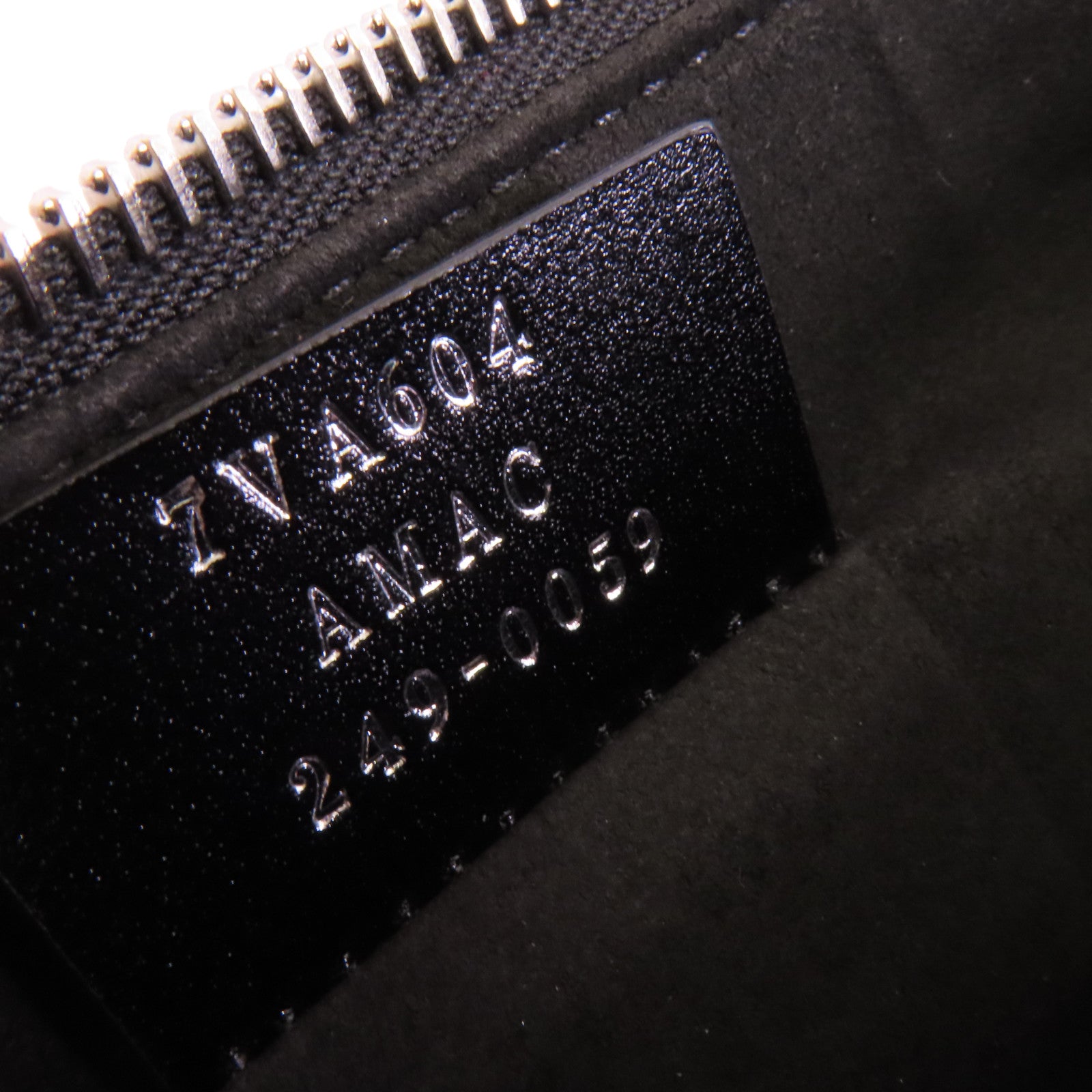 FENDI 牛皮皮革After Roma Pouch Shoulder銀扣肩背袋