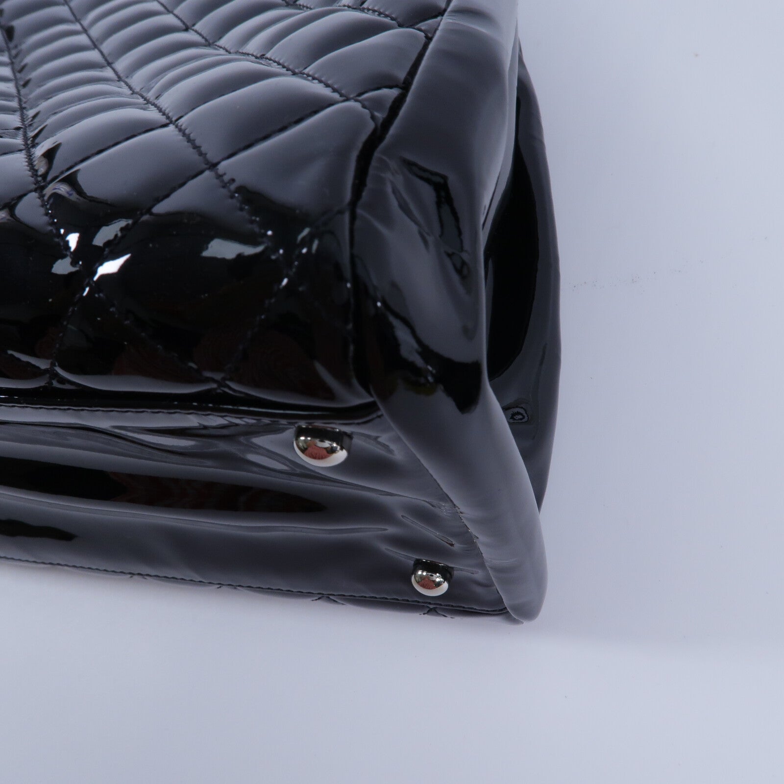 CHANEL 漆皮皮革Just Mademoiselle Bowling Bag鏈帶肩背袋