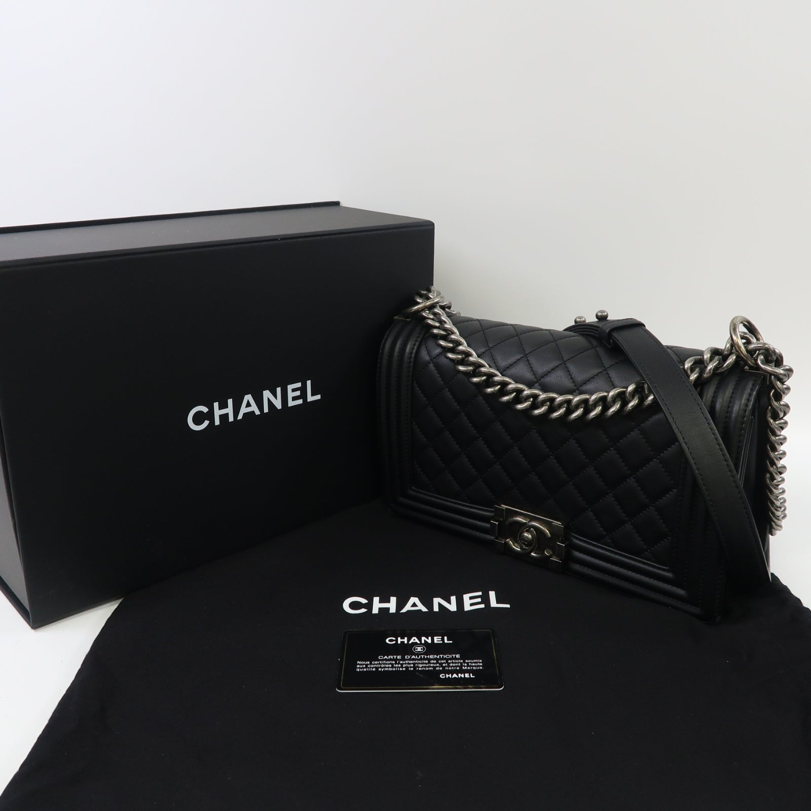 CHANEL 菱格牛皮皮革Boy 25銀扣鏈帶肩背袋黑色