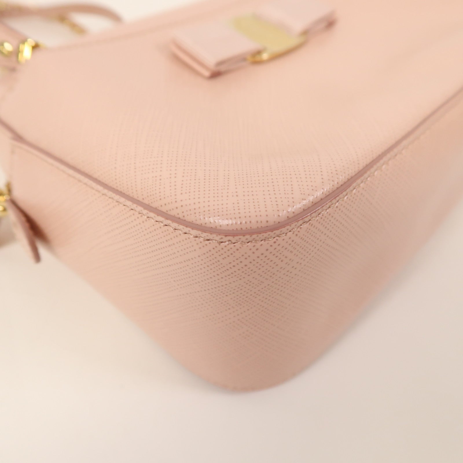 Salvatore Ferragamo 牛皮皮革Lydia saffiano銀扣肩背袋粉紅色