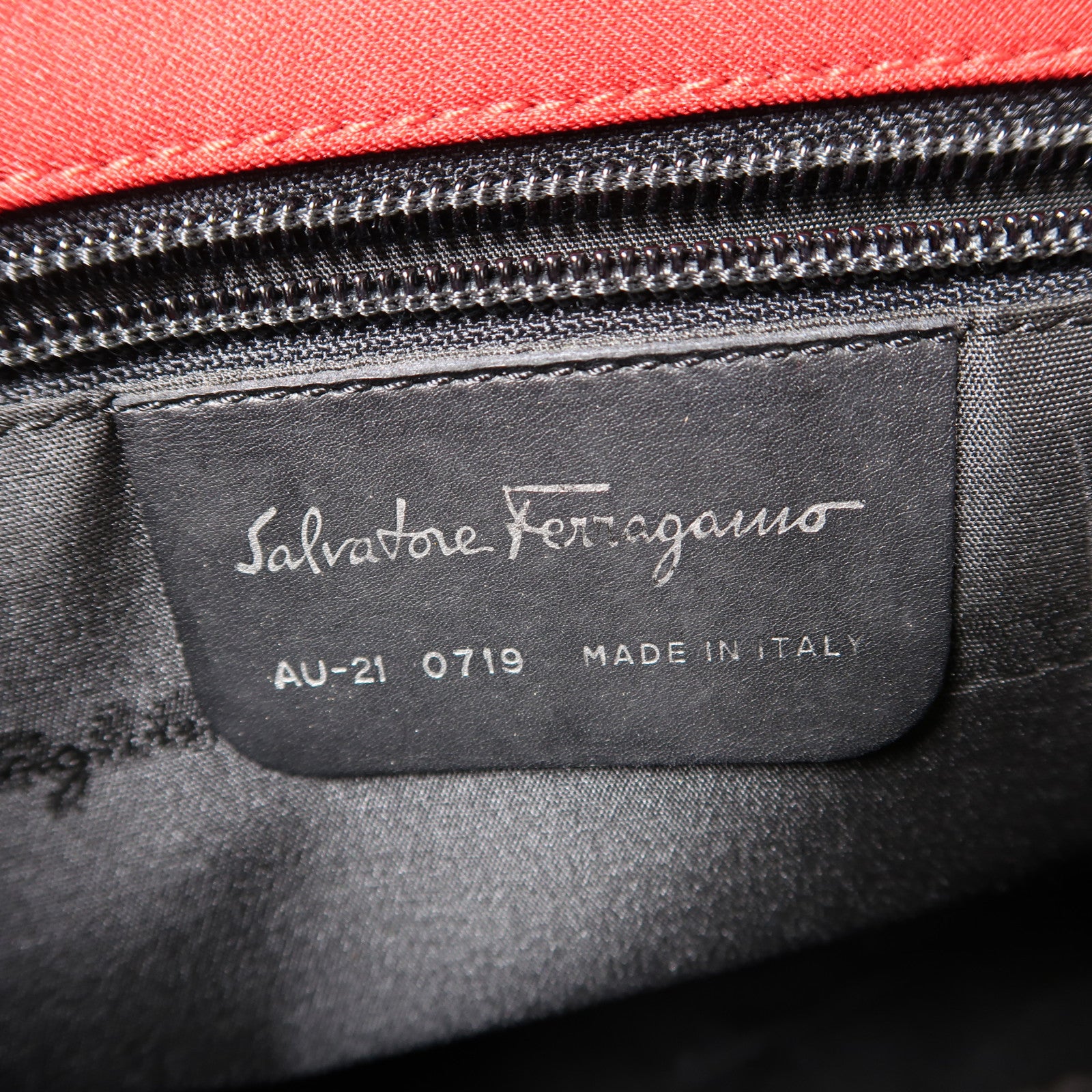 Salvatore Ferragamo 帆布Shoulder Bag銀扣肩背袋紅色