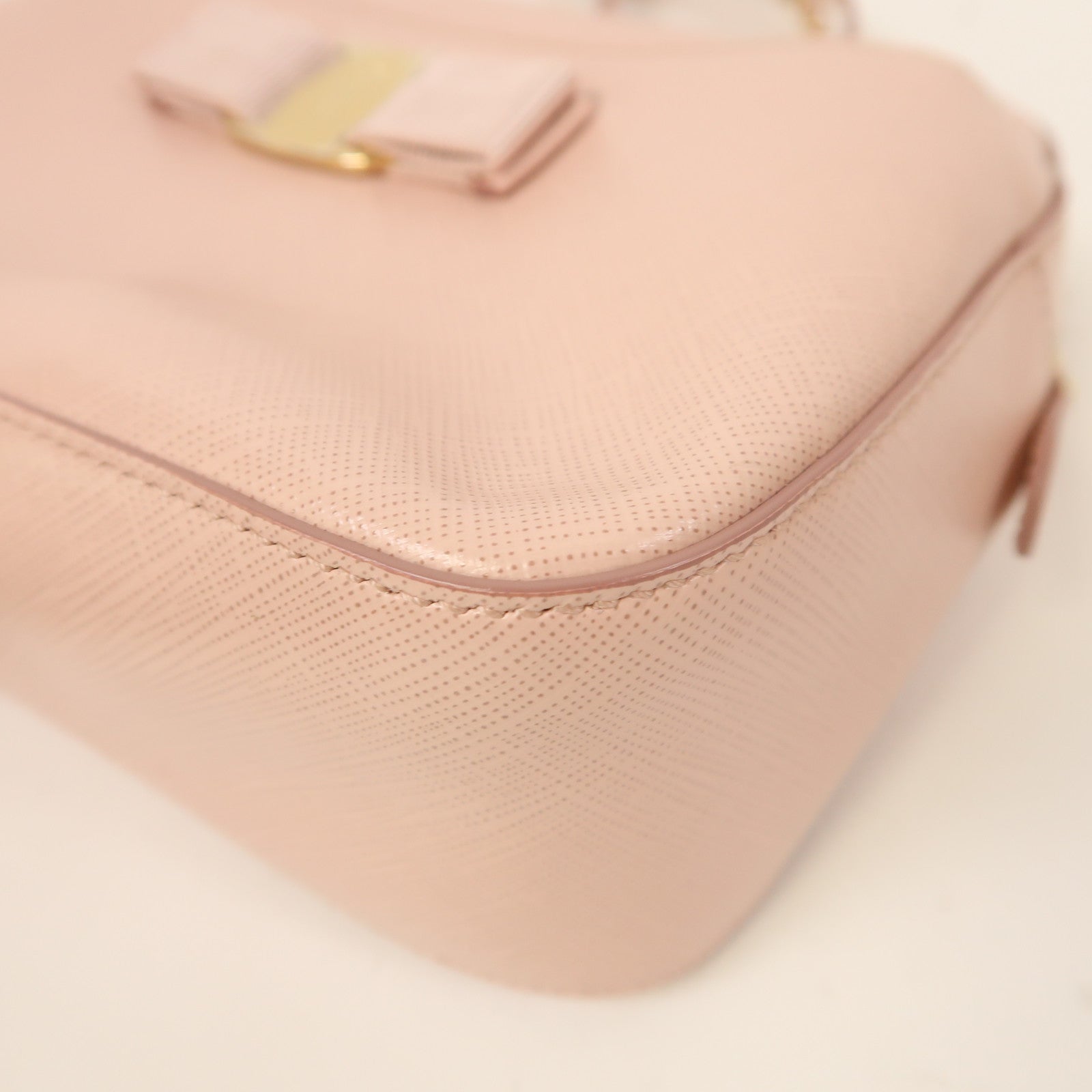 Salvatore Ferragamo 牛皮皮革Lydia saffiano銀扣肩背袋粉紅色