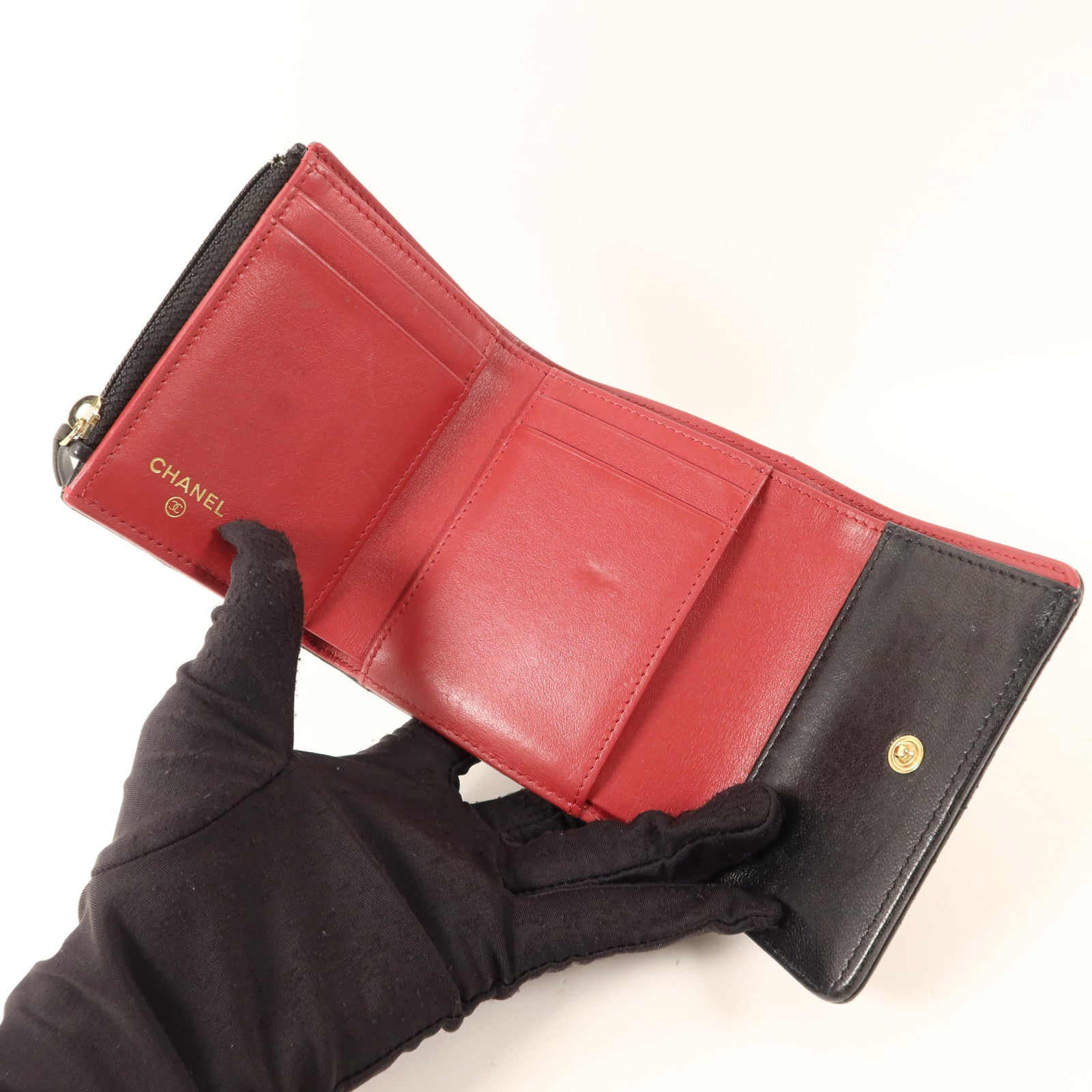 CHANEL 羊皮皮革Trifold Wallet金扣錢包