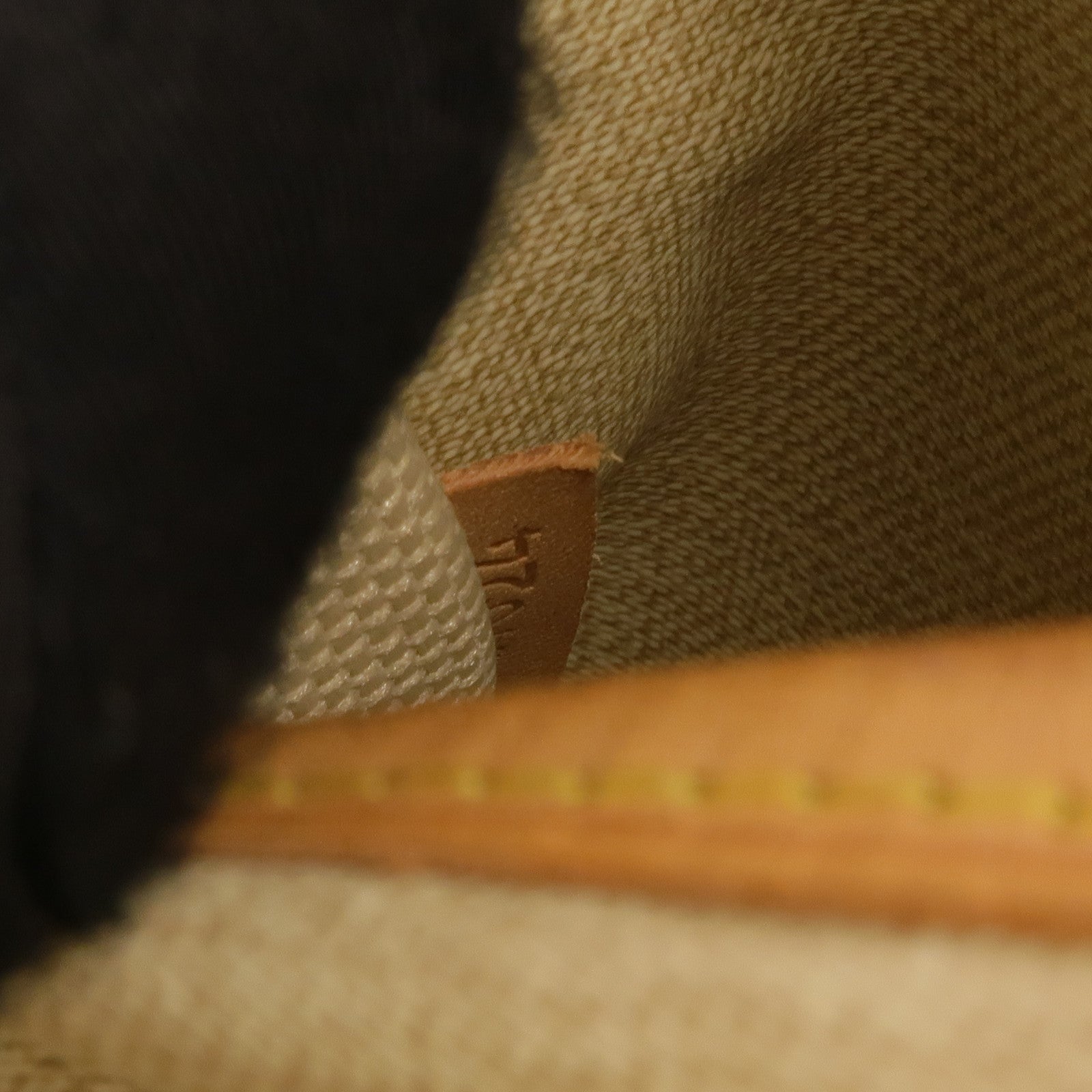 LOUIS VUITTON Monogram Trouville金扣手挽袋
