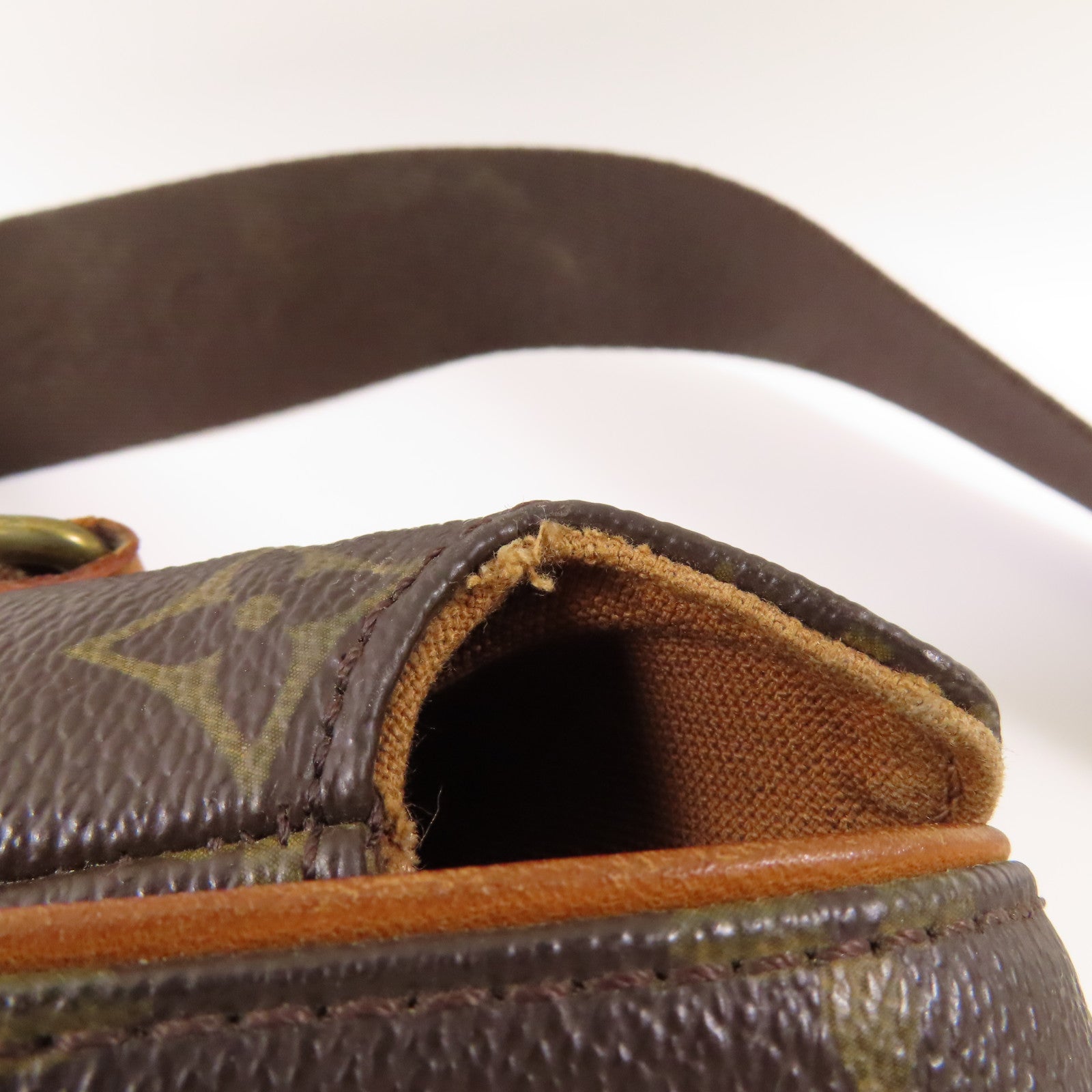 LOUIS VUITTON 【激減優惠】Monogram Abbesses金扣肩背袋