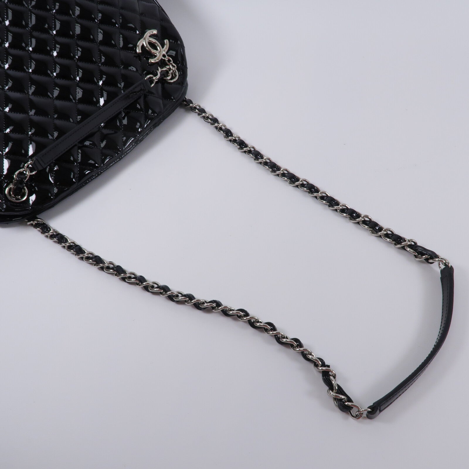 CHANEL 漆皮皮革Just Mademoiselle Bowling Bag鏈帶肩背袋