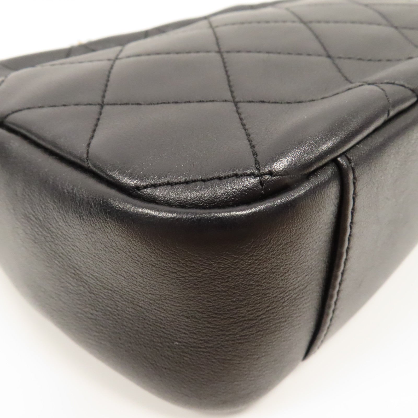 CHANEL 【激減優惠】菱格皮革Enchained Camera Bag金扣鏈帶肩背袋黑色