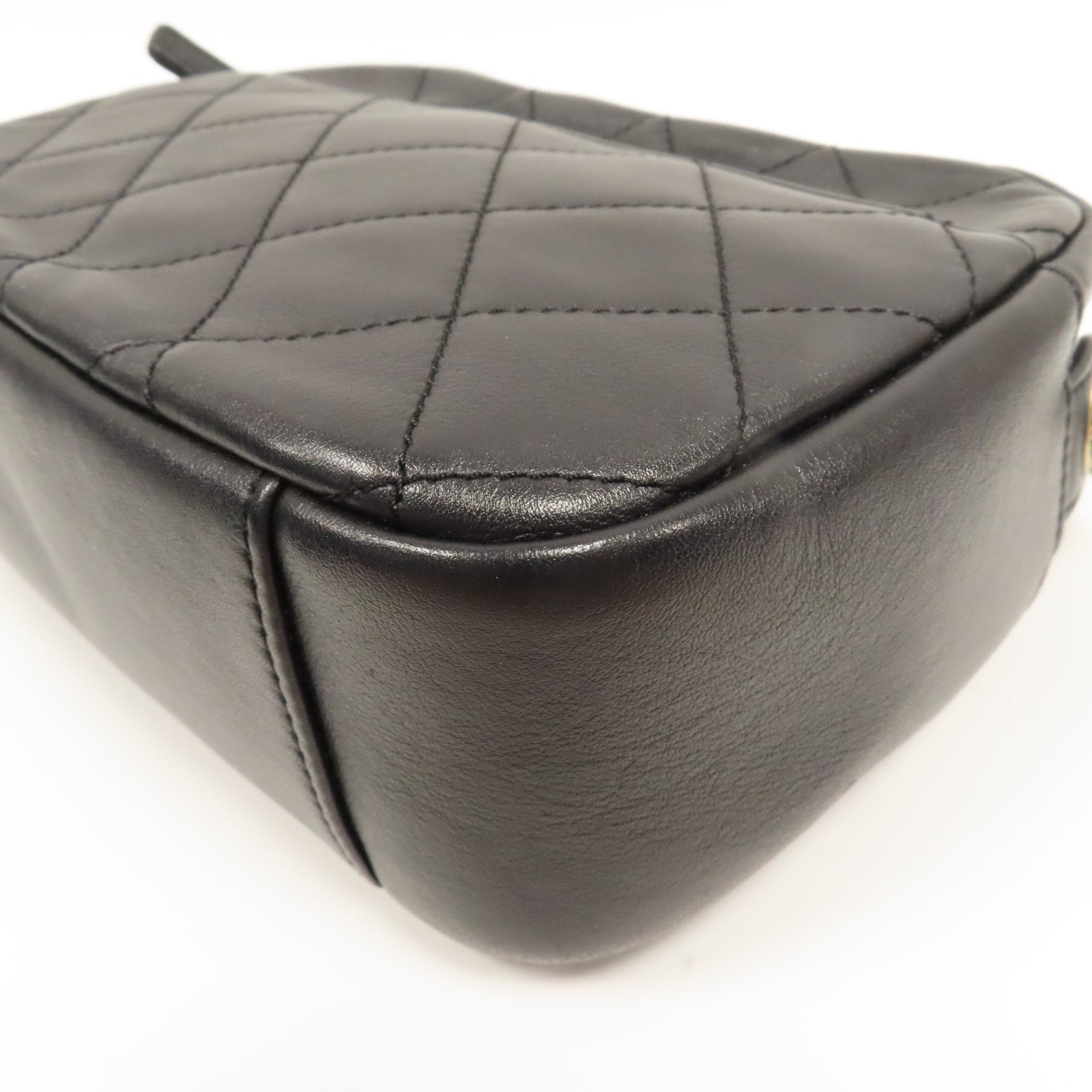 CHANEL 【激減優惠】菱格皮革Enchained Camera Bag金扣鏈帶肩背袋黑色
