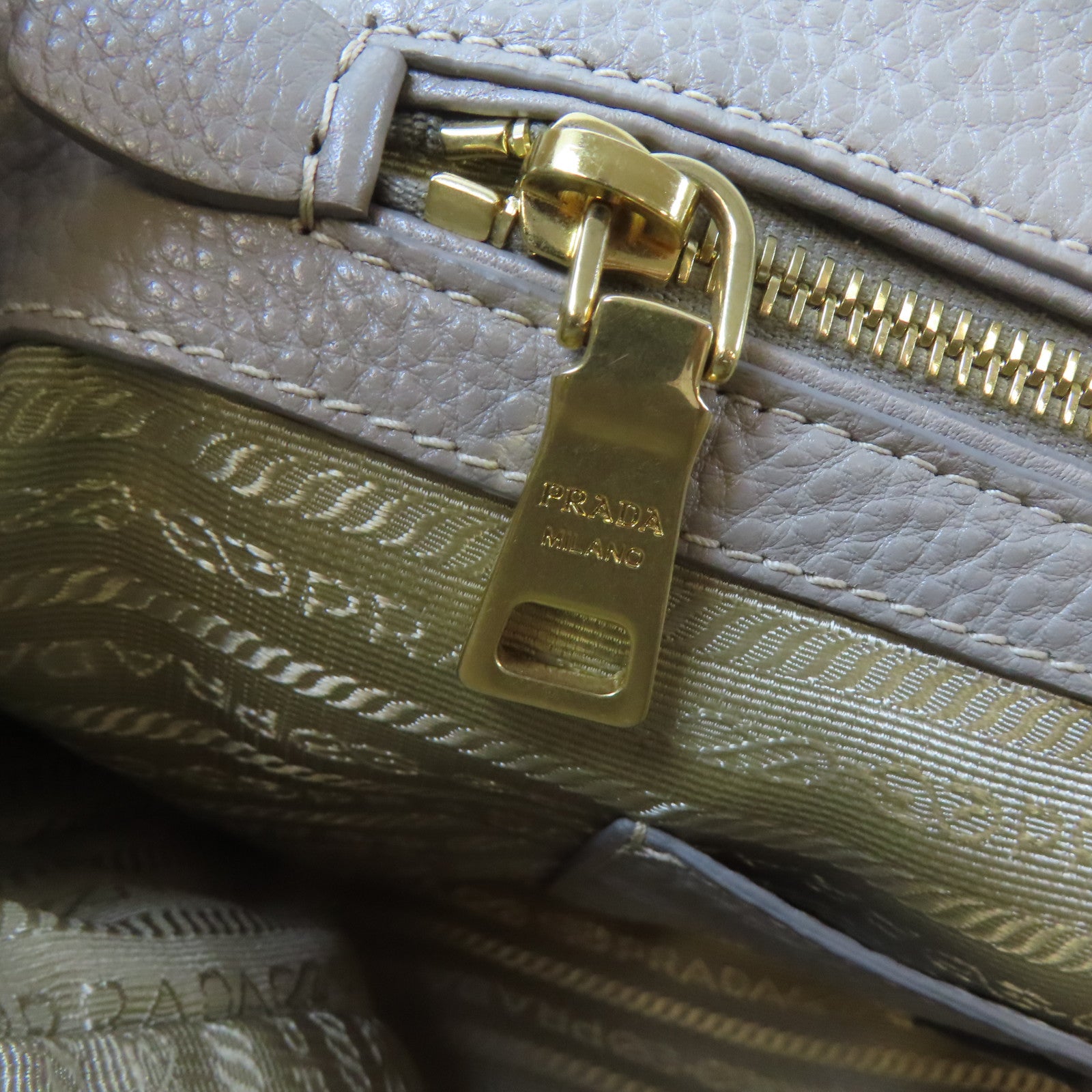 PRADA 牛皮皮革Vitella Daino Tote金扣手挽肩背兩用袋淺褐色