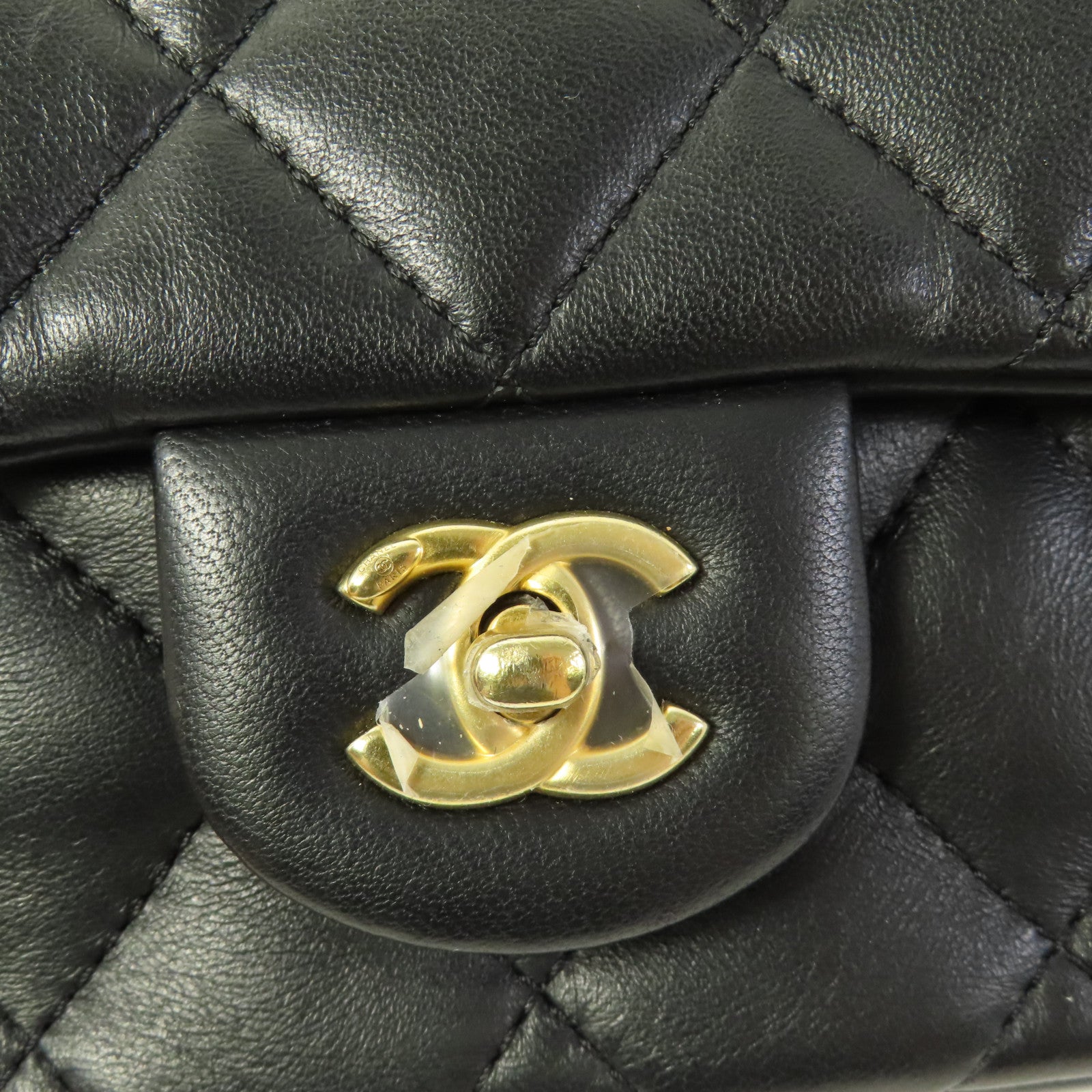 CHANEL 羊皮皮革Heart Charm Mini Flap金扣肩背袋