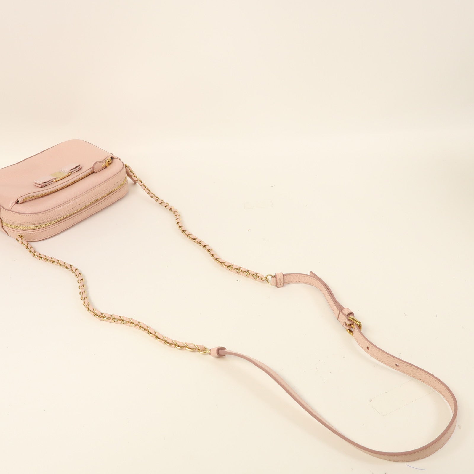 Salvatore Ferragamo 牛皮皮革Lydia saffiano銀扣肩背袋粉紅色