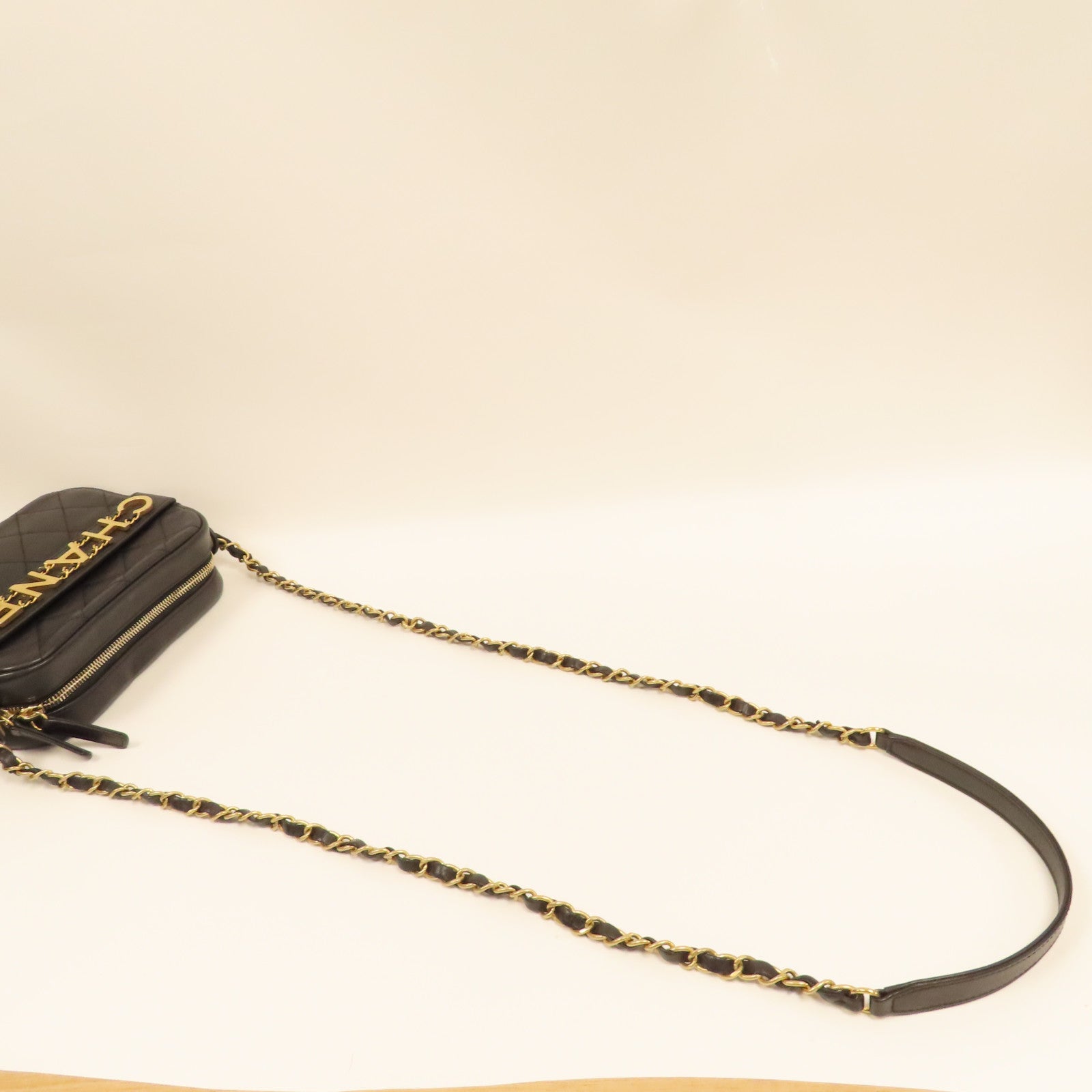 CHANEL 【激減優惠】菱格皮革Enchained Camera Bag金扣鏈帶肩背袋黑色