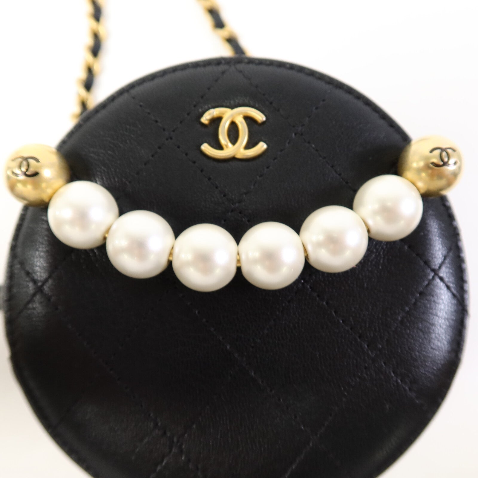 CHANEL 牛皮皮革Round Pear Bag金扣鏈帶肩背袋