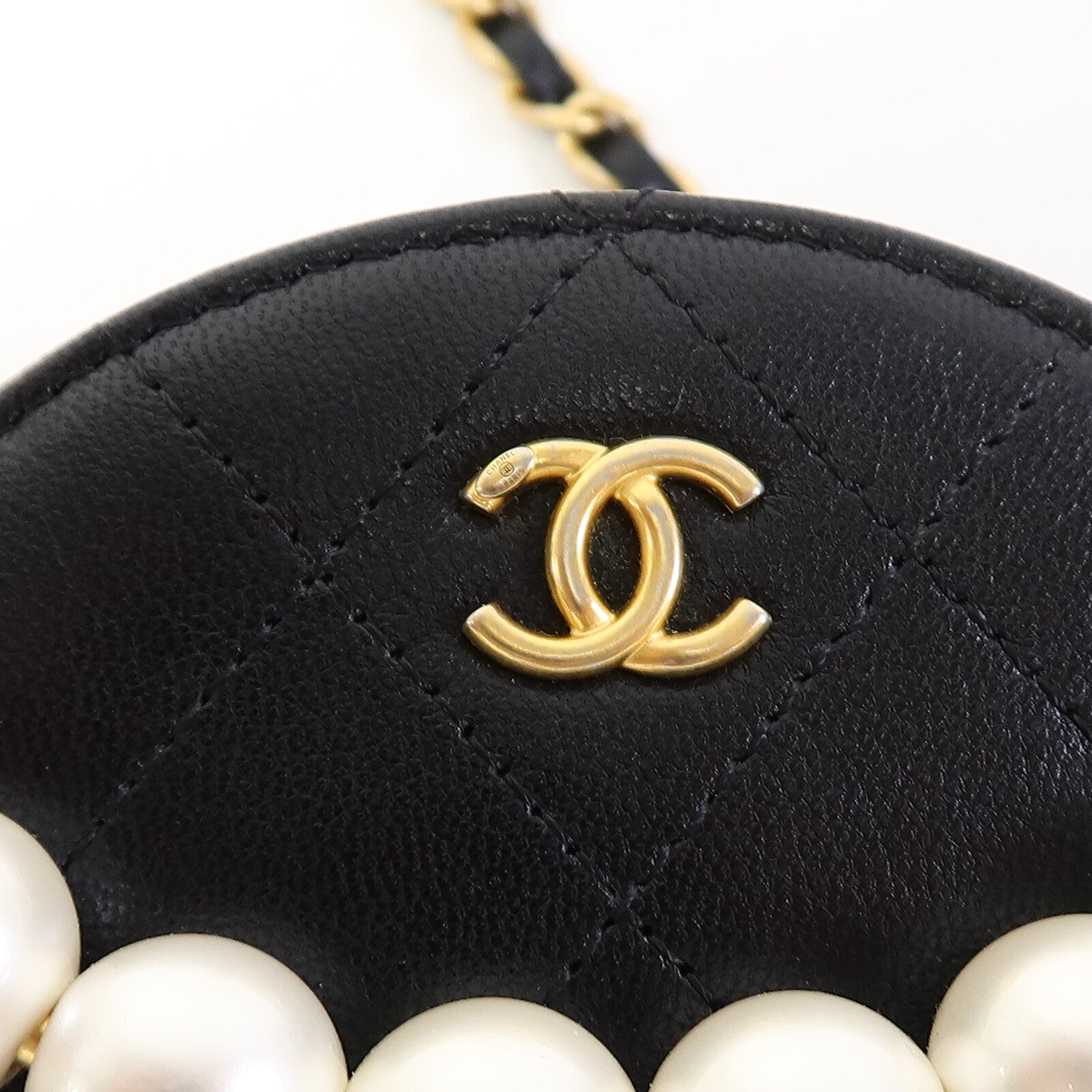 CHANEL 牛皮皮革Round Pear Bag金扣鏈帶肩背袋