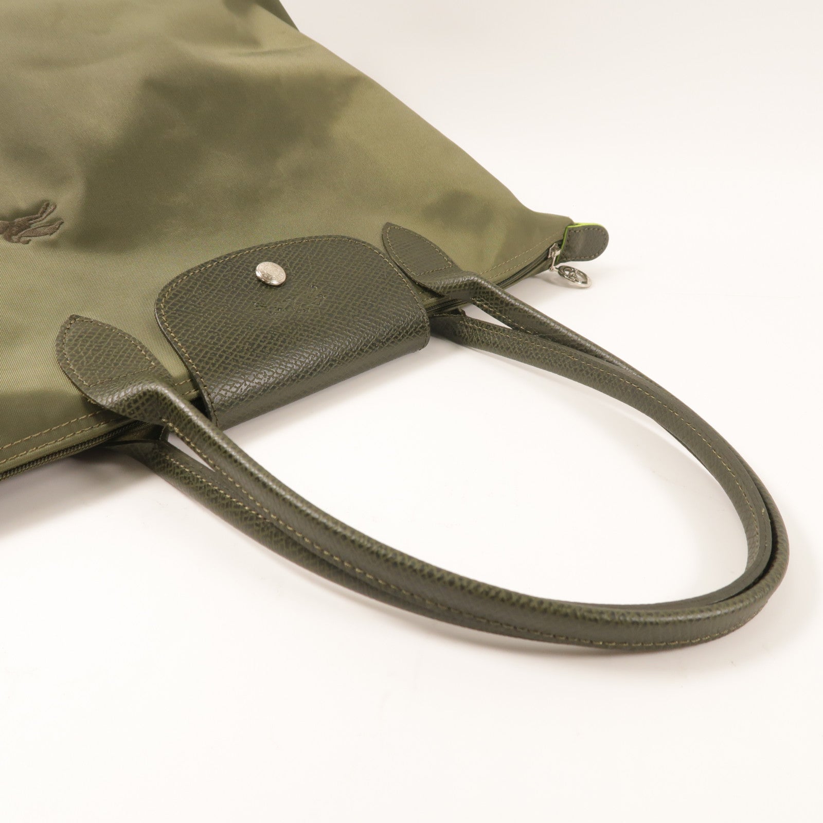 Longchamp 尼龍Handbag銀扣手挽袋