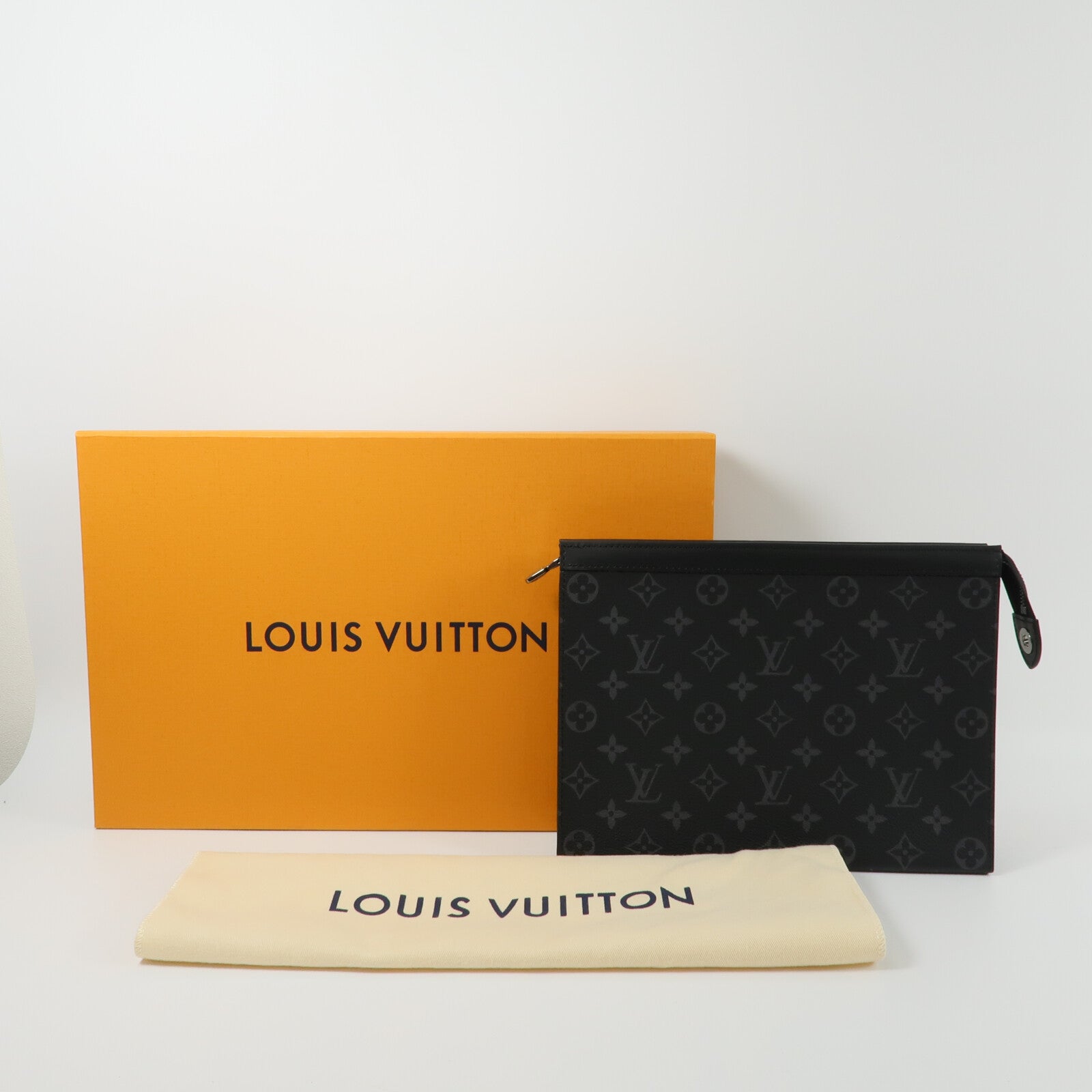 LOUIS VUITTON Monogram Eclipse Pochette Voyage MM手拿包