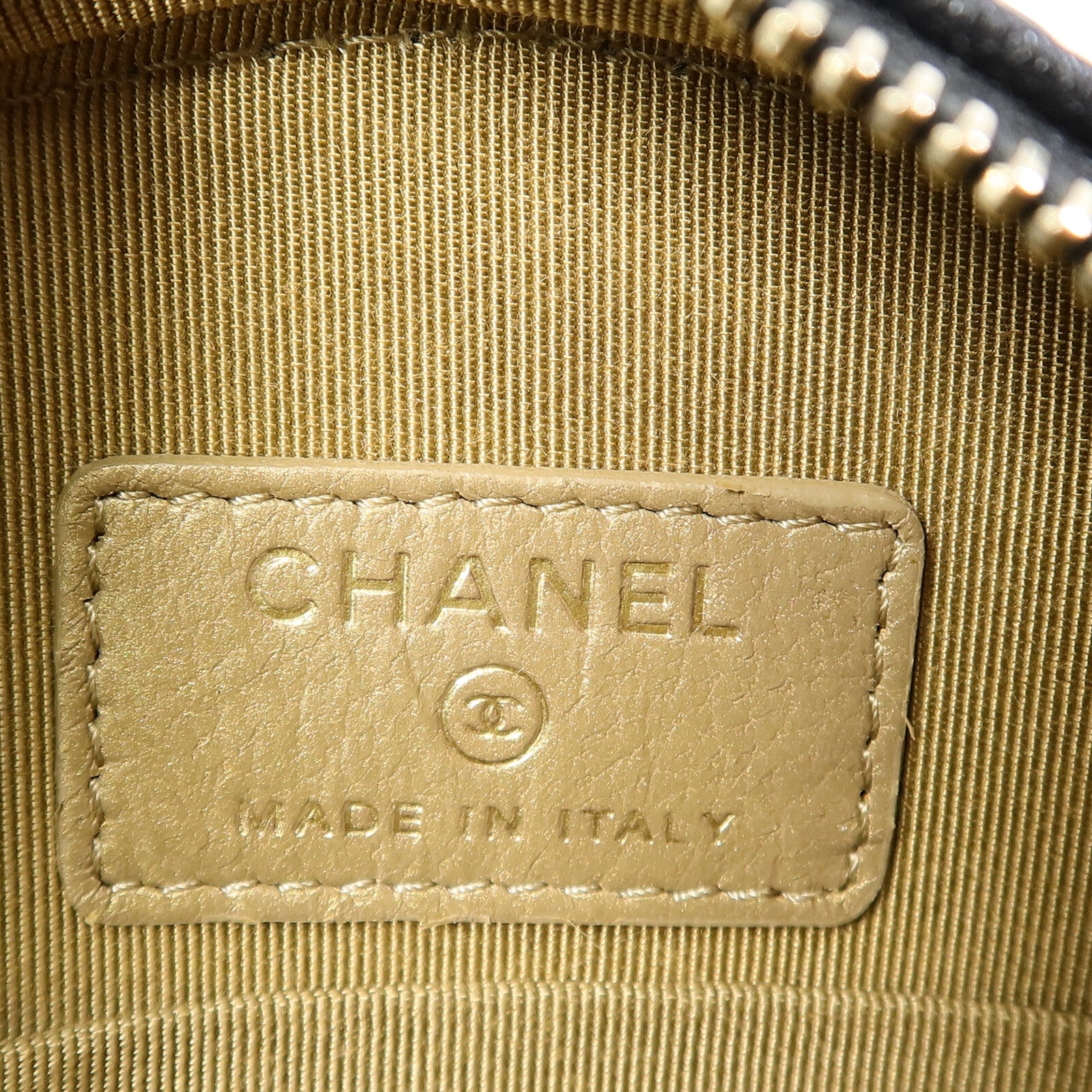 CHANEL 牛皮皮革Round Pear Bag金扣鏈帶肩背袋