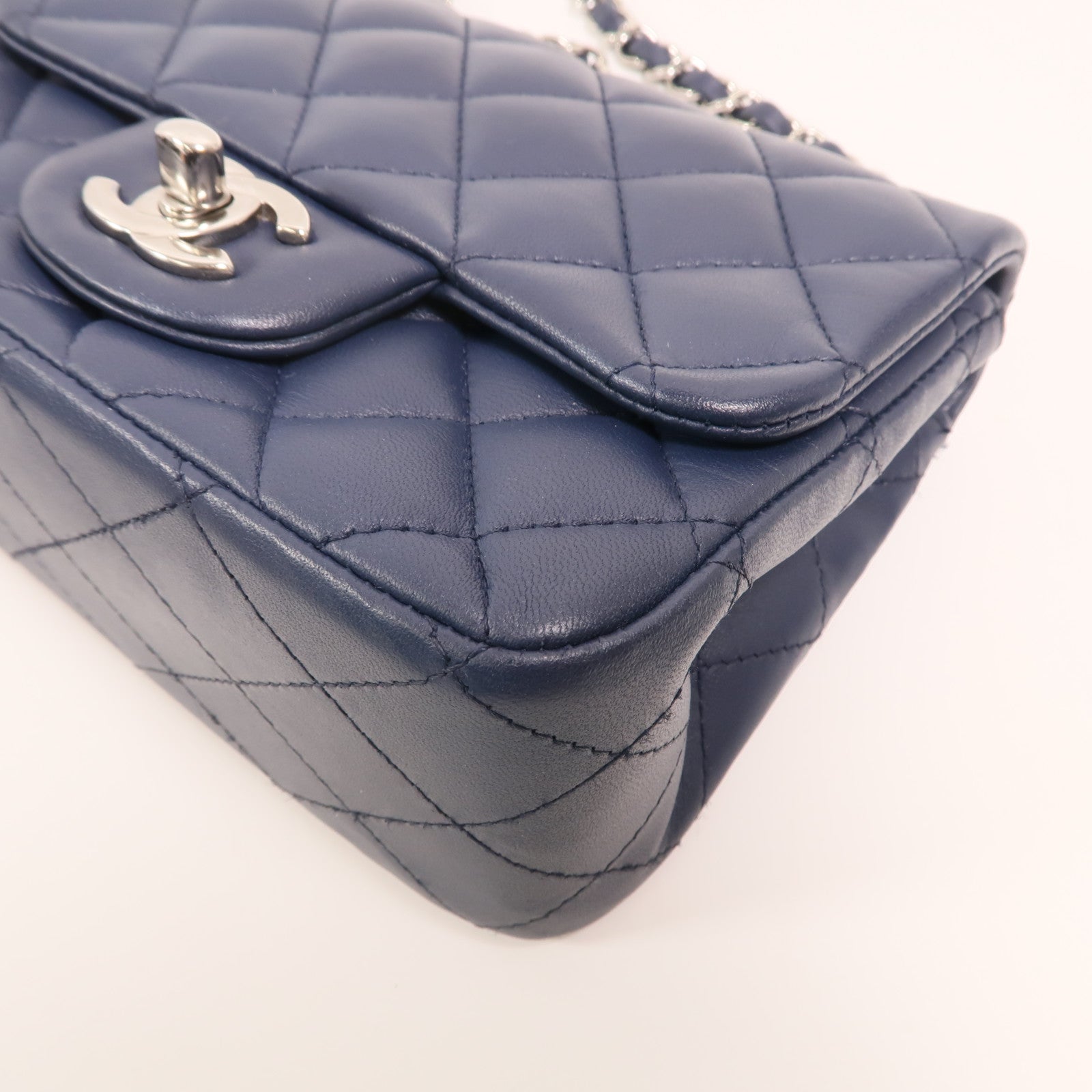 CHANEL 羊皮皮革Mini Classic 17銀扣鏈帶肩背袋