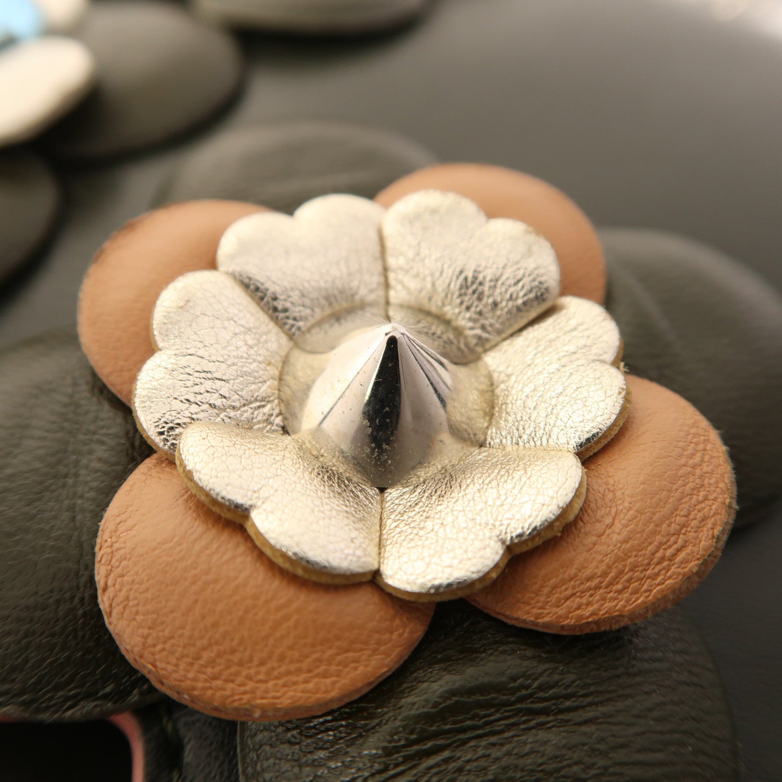 FENDI 牛皮皮革Flowerland Kan I銀扣鏈帶肩背袋