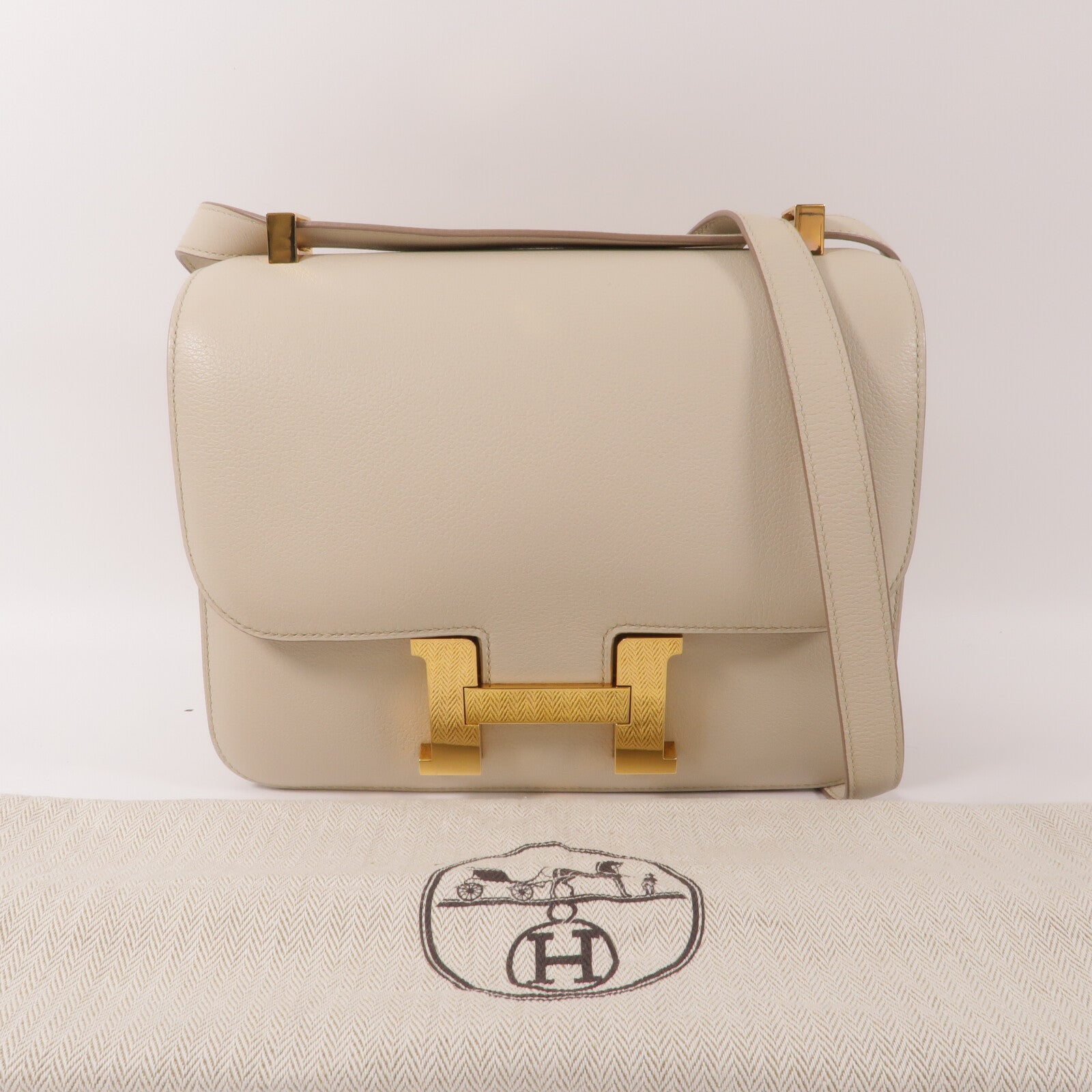 HERMES Evercolor皮革Constance 24肩背袋Craie