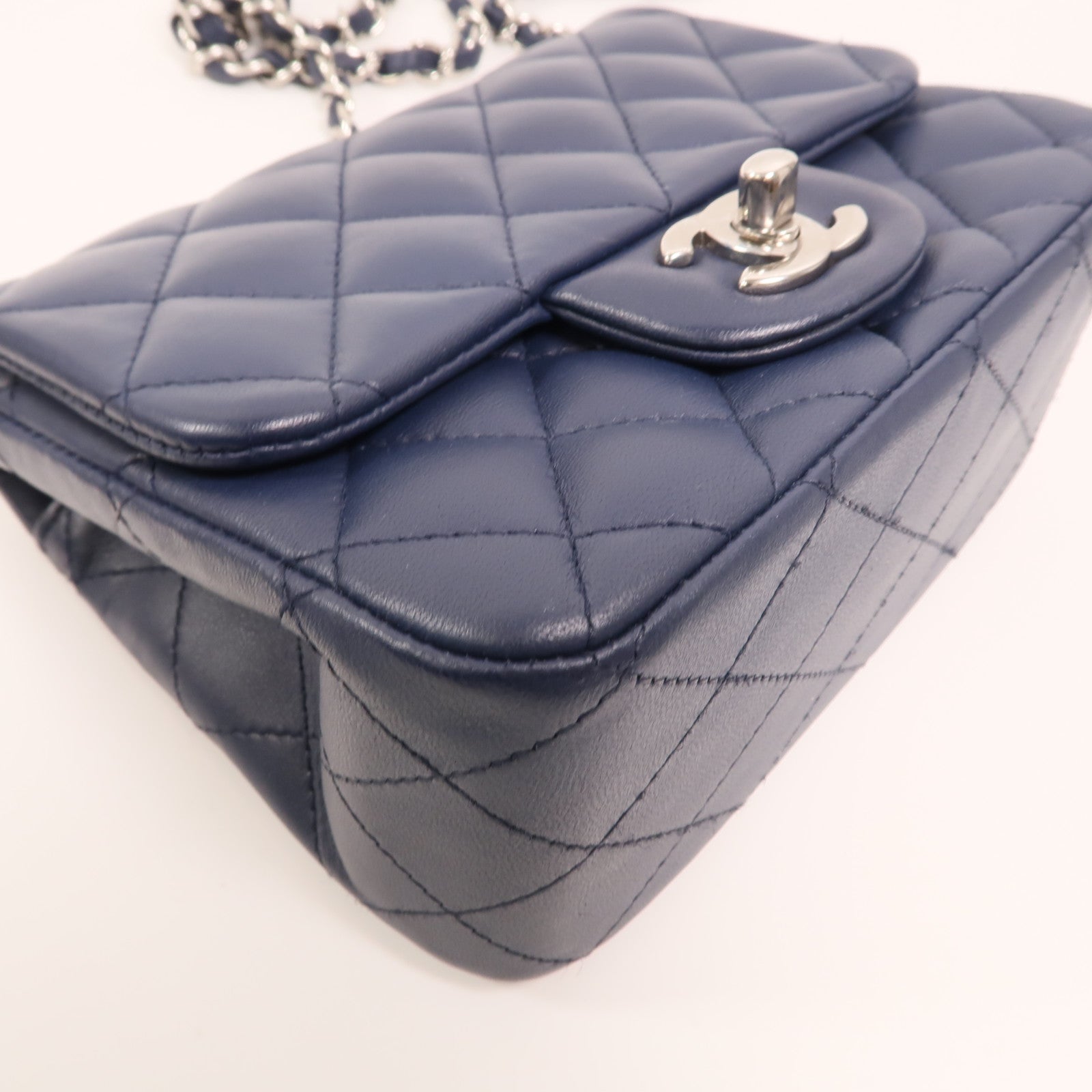 CHANEL 羊皮皮革Mini Classic 17銀扣鏈帶肩背袋