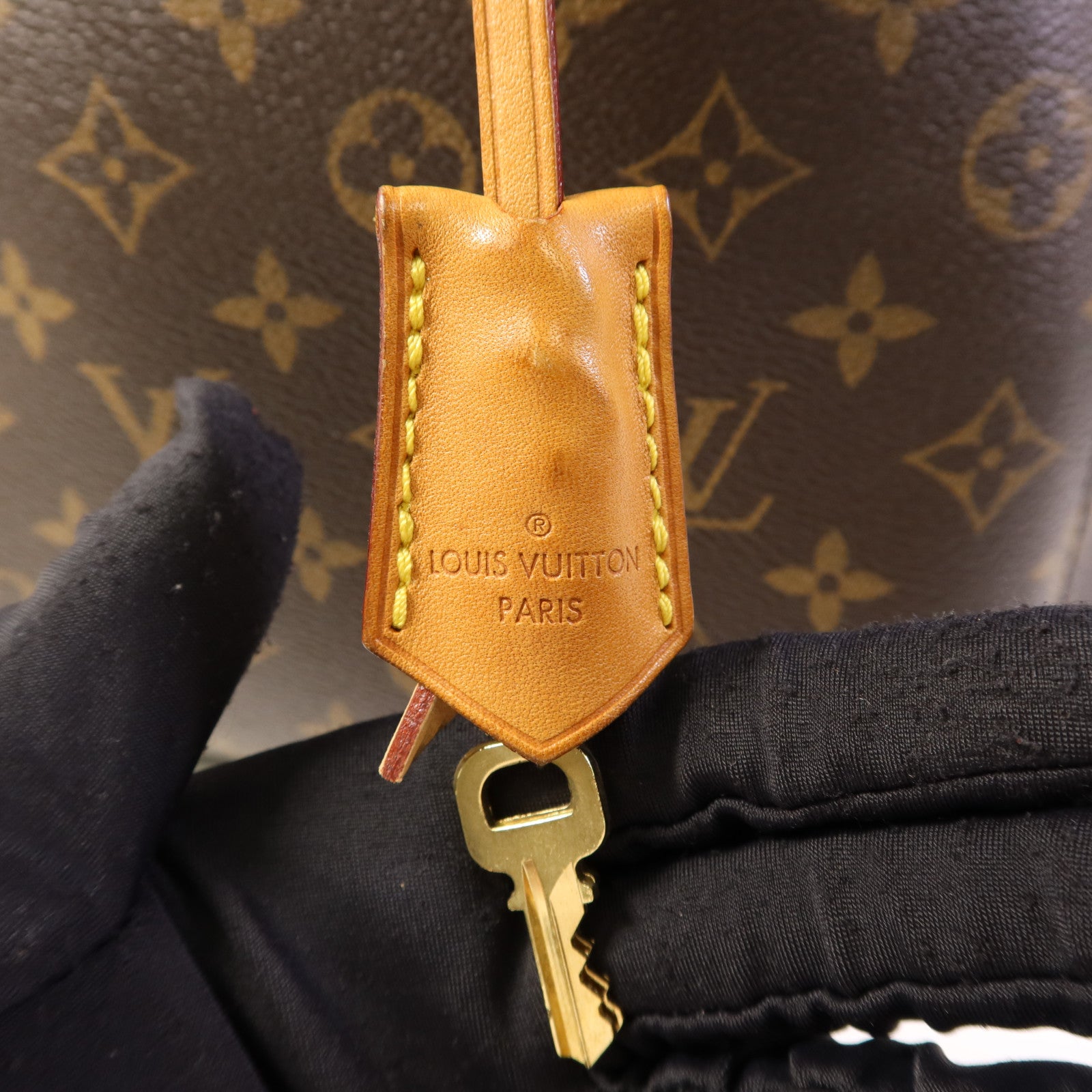 LOUIS VUITTON Monogram Montaigne MM金扣手挽肩背兩用袋