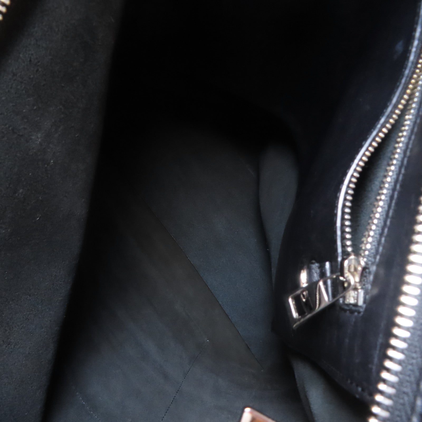 LOEWE 牛皮皮革Shoulder Bag銀扣肩背袋黑色