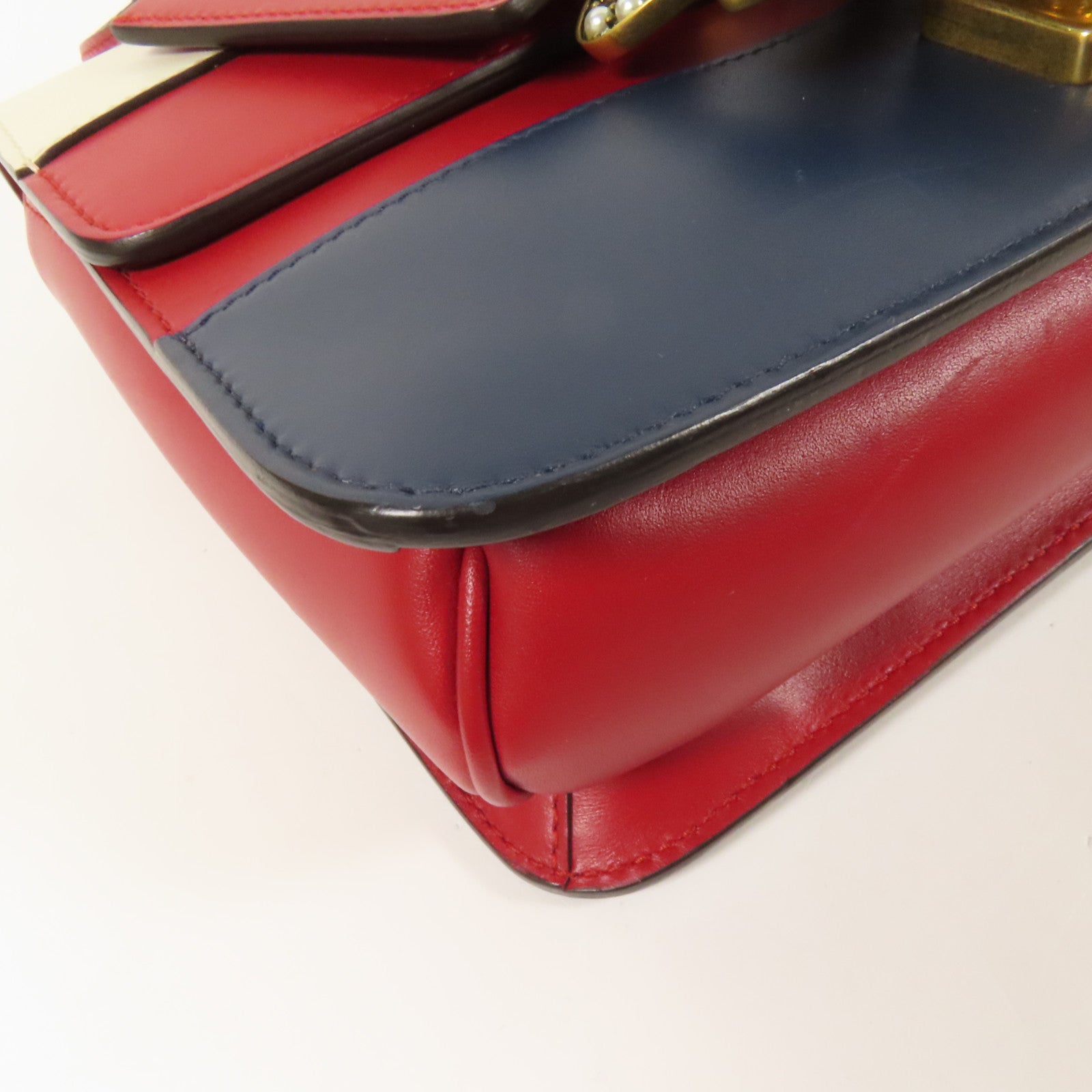 GUCCI 【激減優惠】牛皮皮革Queen Margaret Bee金扣肩背袋