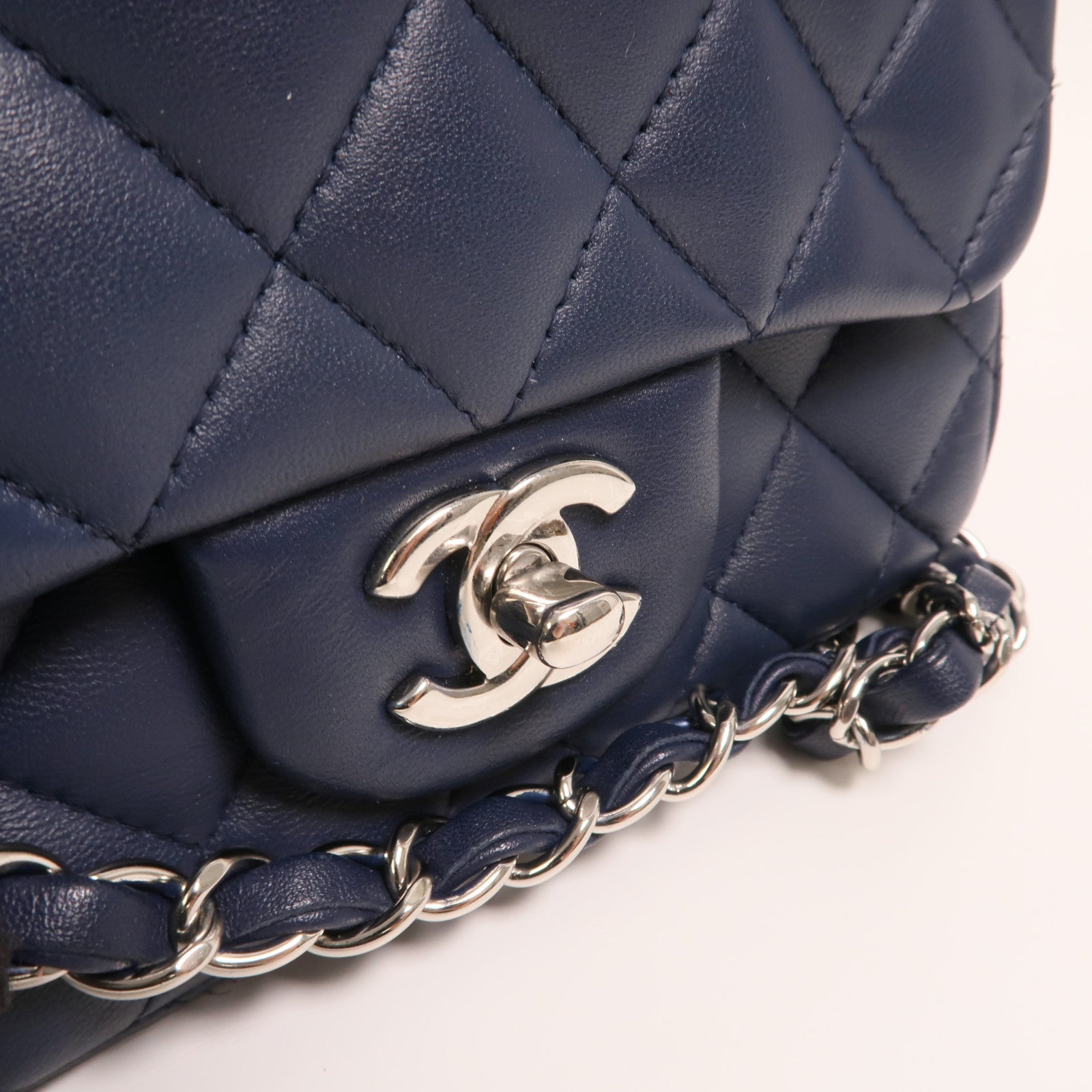CHANEL 羊皮皮革Mini Classic 17銀扣鏈帶肩背袋