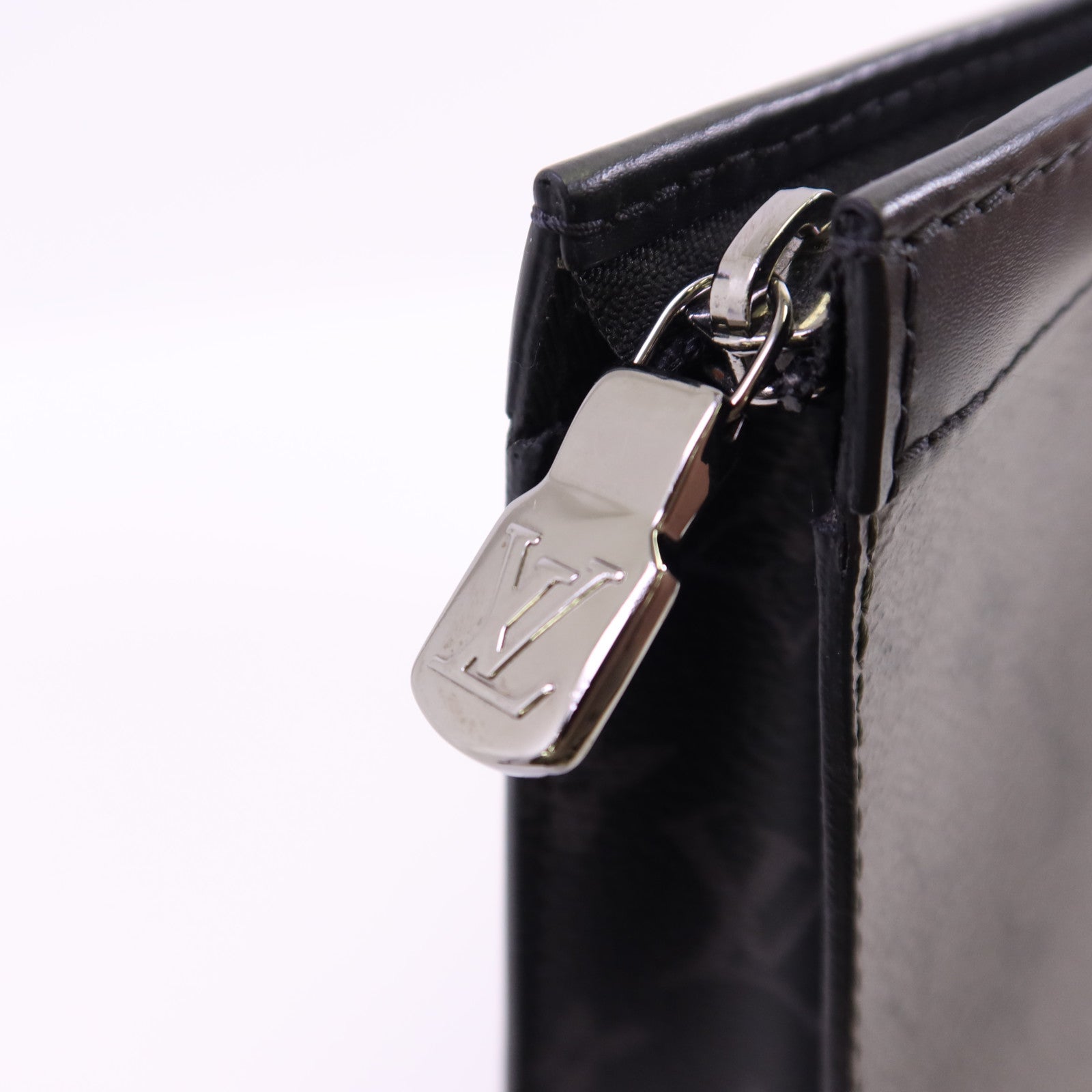 LOUIS VUITTON Monogram Eclipse Pochette Voyage MM銀扣手拿包