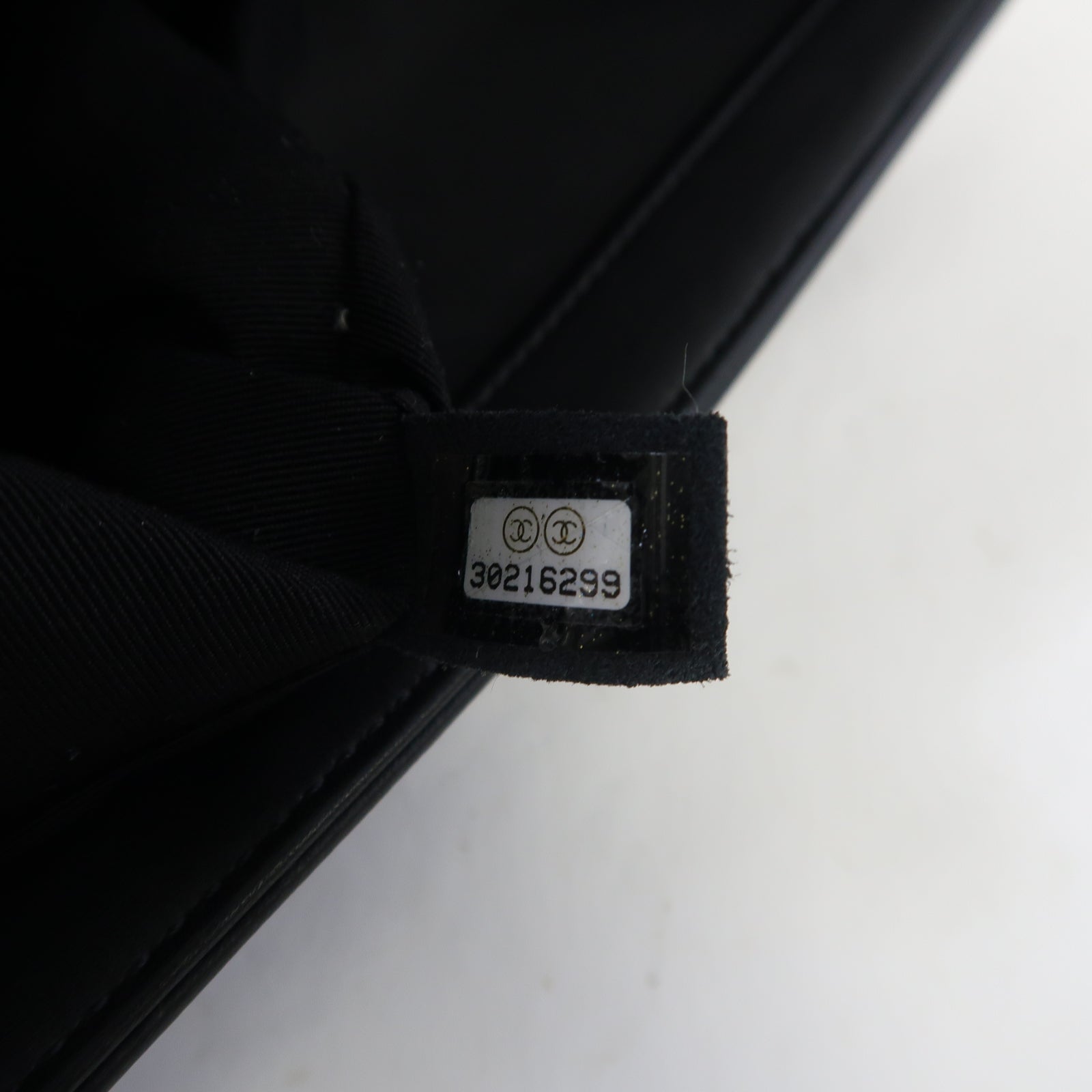 CHANEL 菱格牛皮皮革Boy 25銀扣鏈帶肩背袋黑色