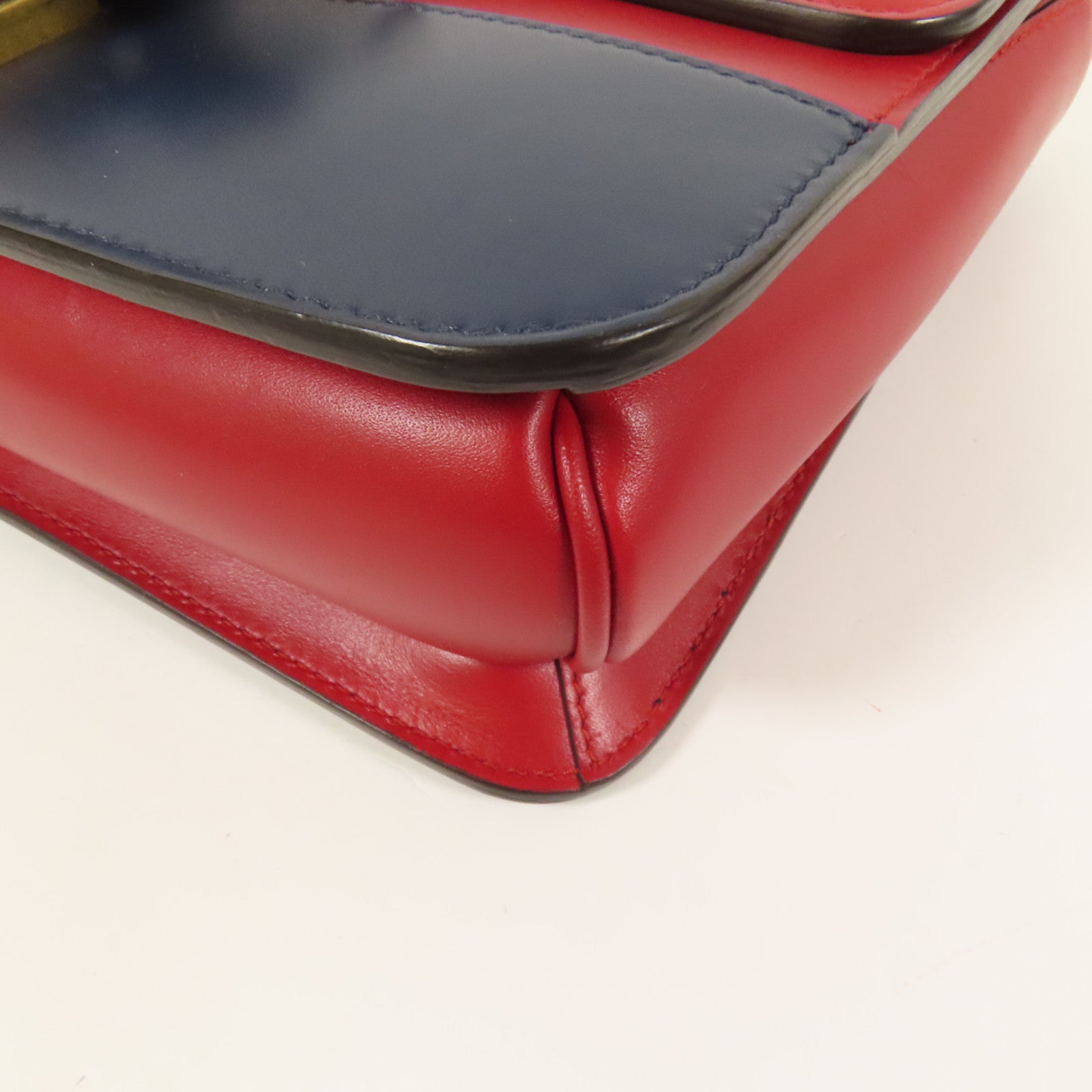 GUCCI 牛皮皮革Queen Margaret Bee金扣肩背袋