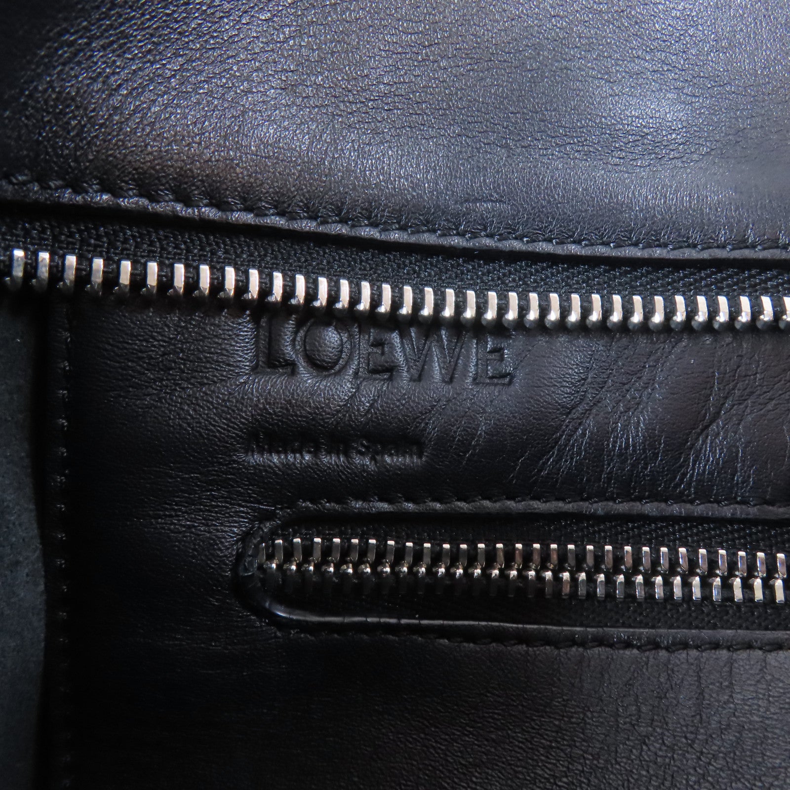 LOEWE 牛皮皮革Shoulder Bag銀扣肩背袋黑色