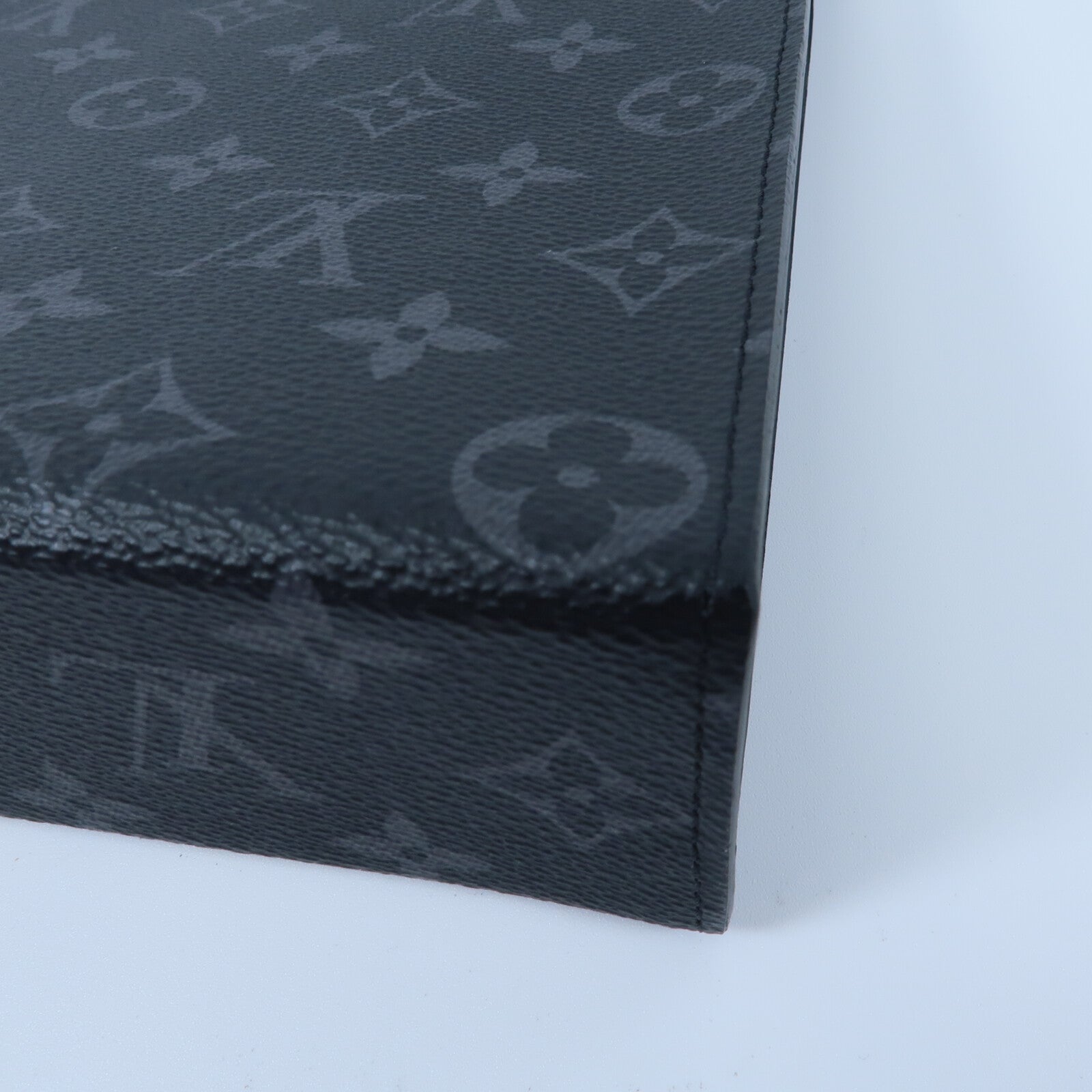 LOUIS VUITTON Monogram Eclipse Pochette Voyage MM手拿包